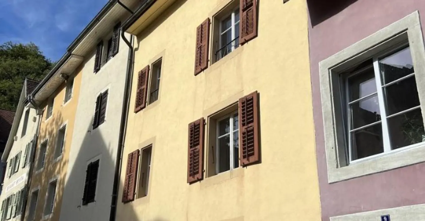Haus im Zentrum der mittelalterlichen Stadt Saint-Ursanne - Foto 1 von 10