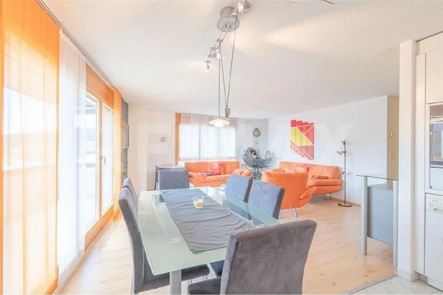 Charming 4½ Room Apartment with Mountain View in Trin - Photo 3 of 10