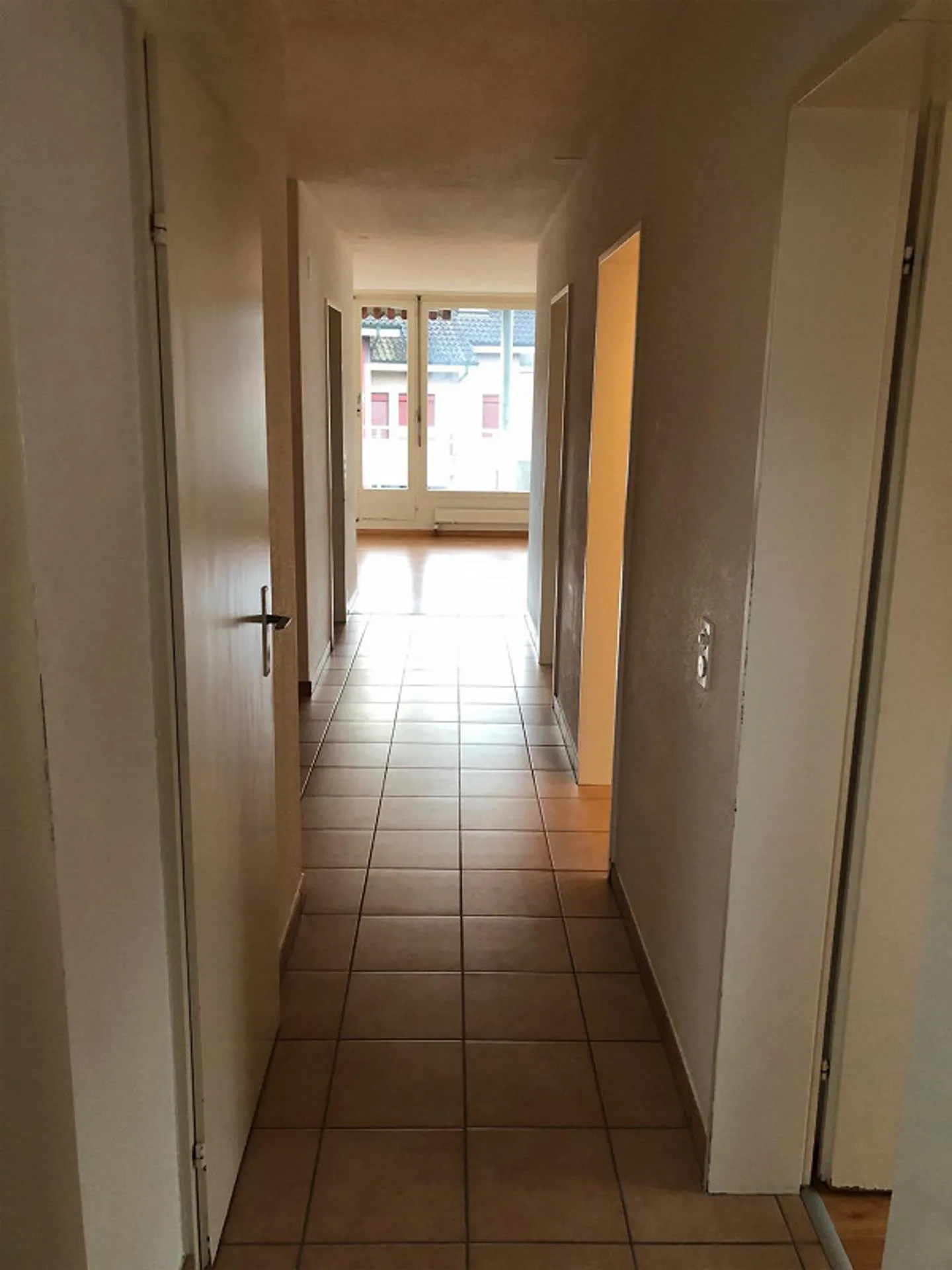 Apartment - Photo 10 of 11