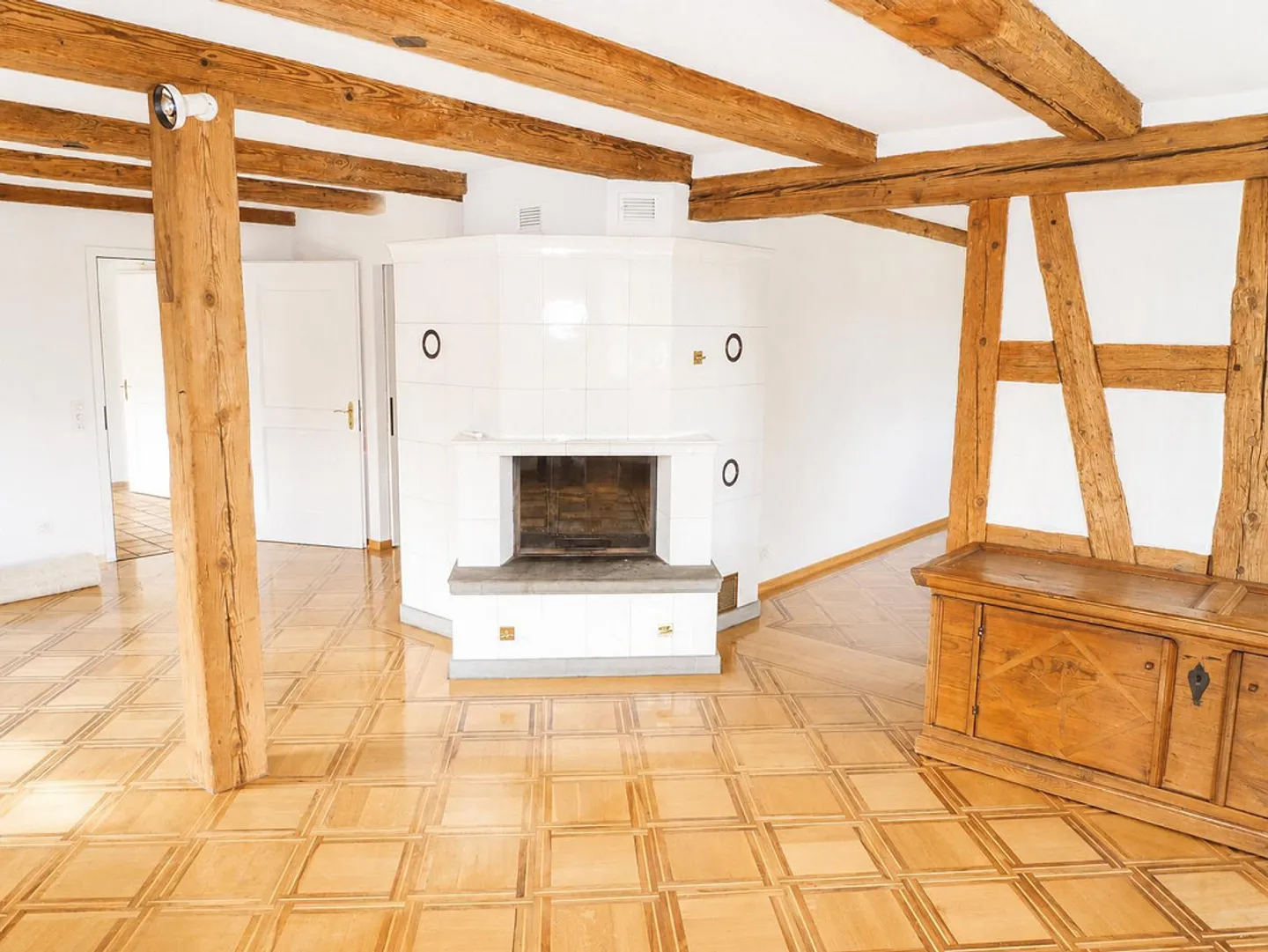Dreamlike 6.5-room apartment with fireplace and idyllic garden - Photo 5 of 13