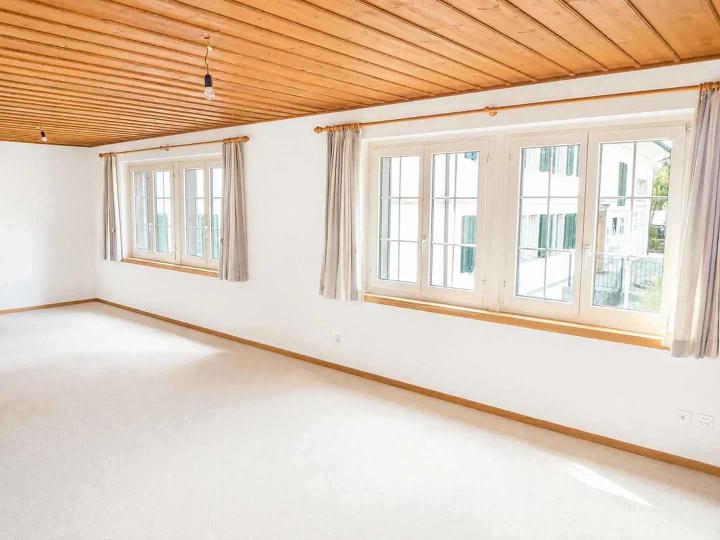 Dreamlike 6.5-room apartment with fireplace and idyllic garden - Photo 9 of 13