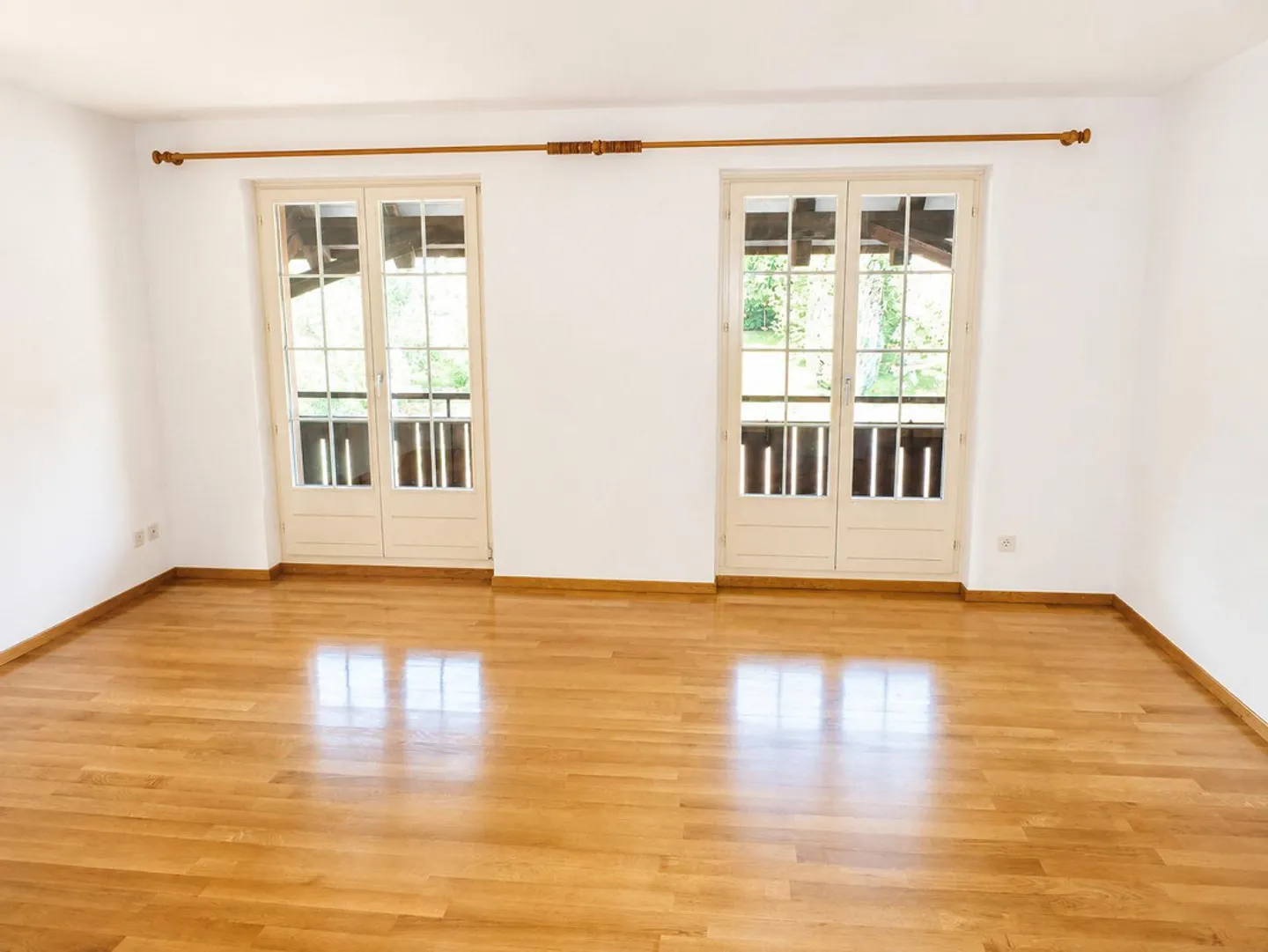 Dreamlike 6.5-room apartment with fireplace and idyllic garden - Photo 7 of 13