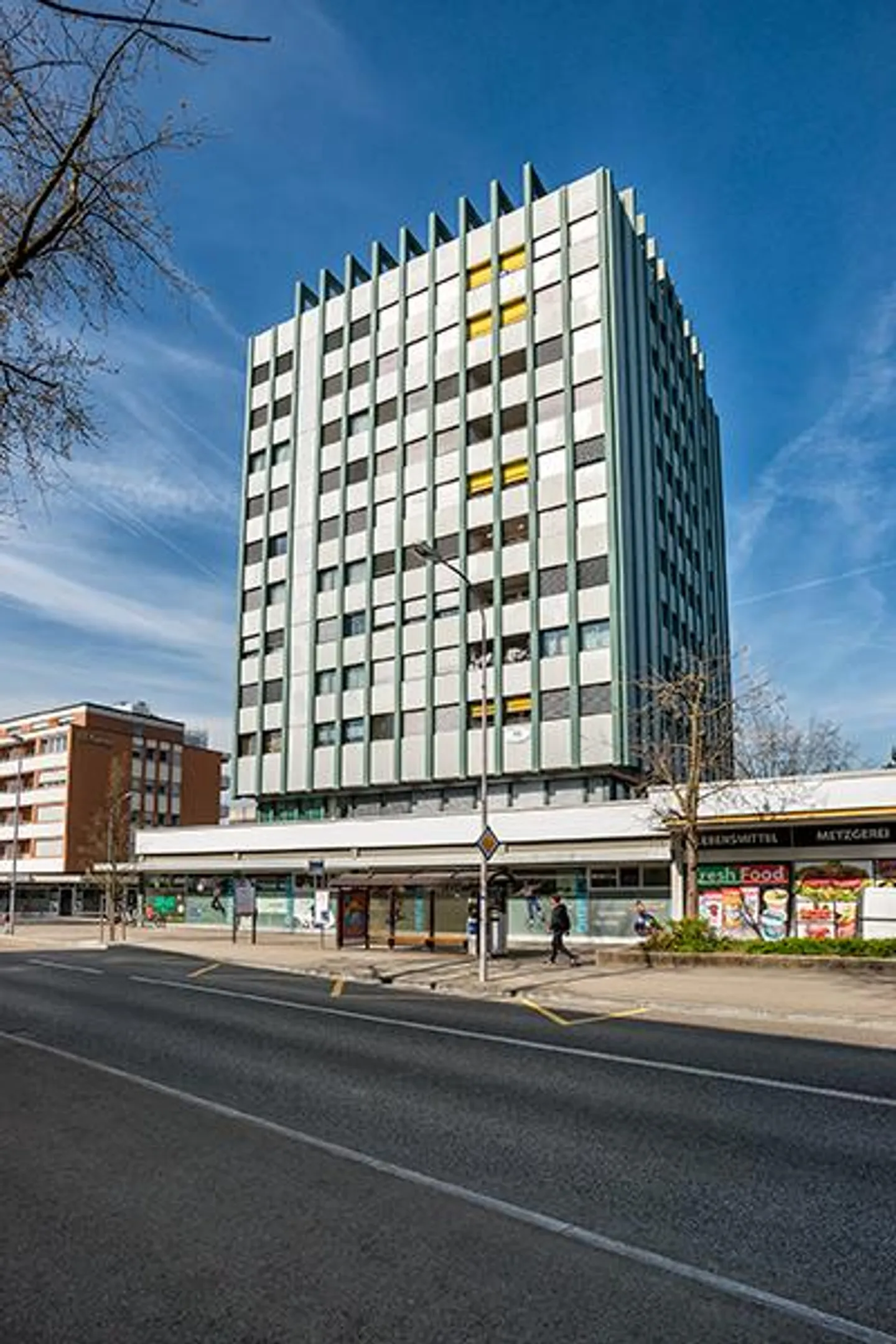 Louer sans dépôt - Vivre au-dessus des toits dans le centre de Wettingen ! - Photo 1 sur 11