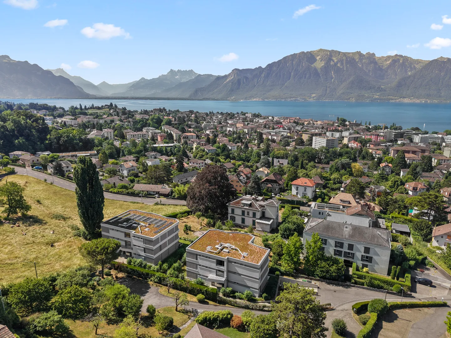 Elegant 3.5-room penthouse with lake view in Vevey - Photo 1 of 34
