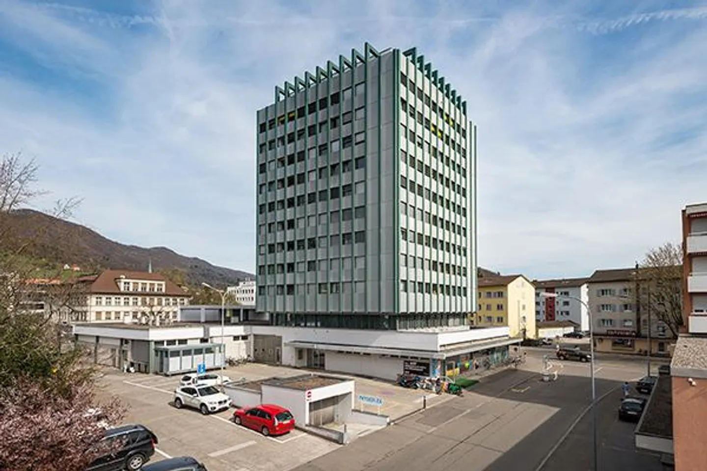 Louer sans dépôt - Vivre au-dessus des toits dans le centre de Wettingen ! - Photo 2 sur 11