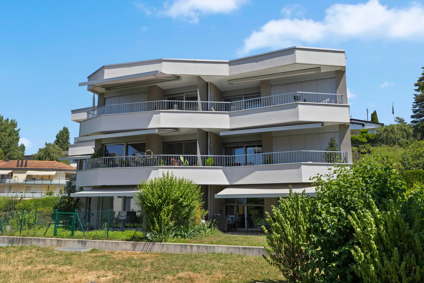 Elegant 3.5-room penthouse with lake view in Vevey - Photo 2 of 34
