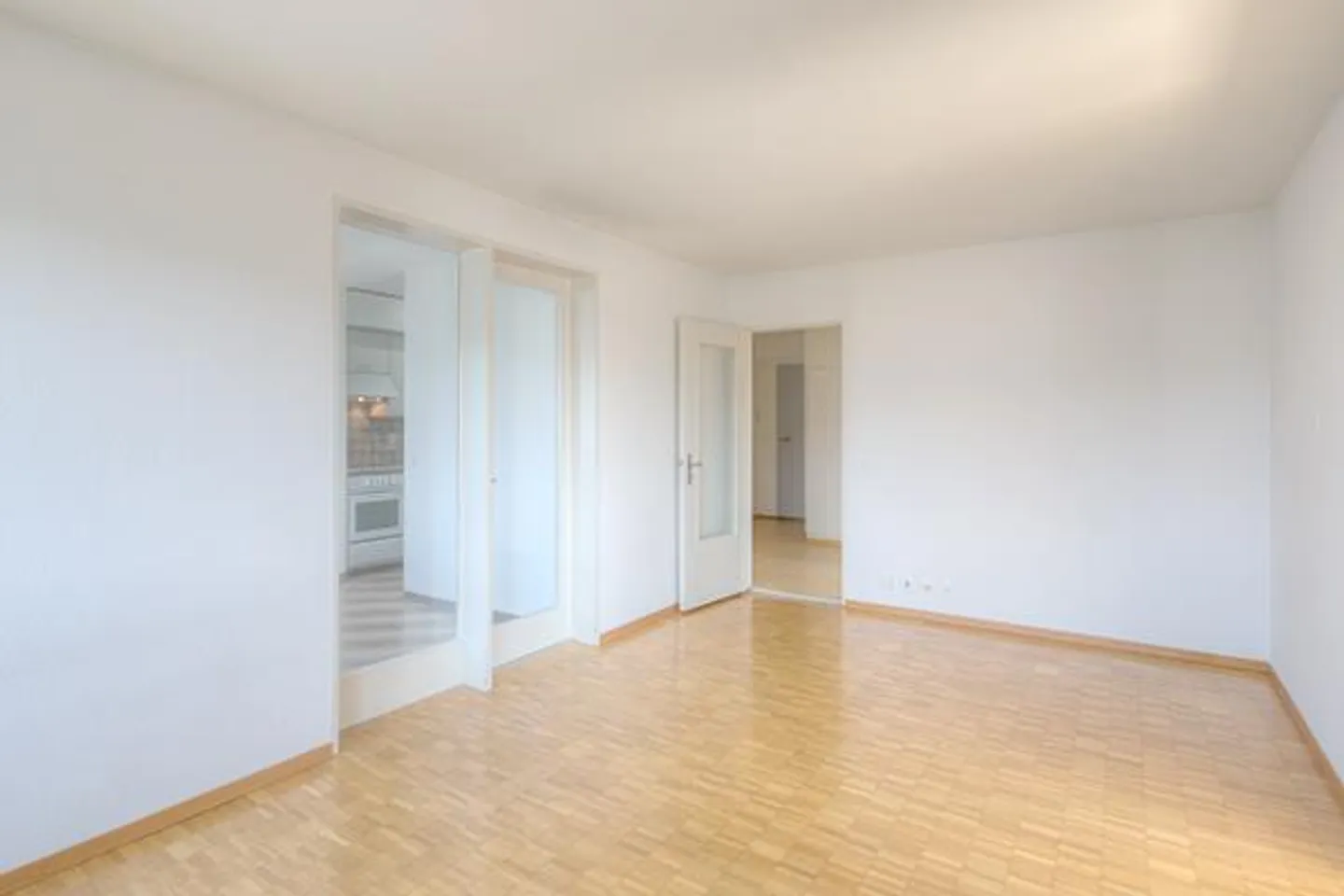 Louer sans dépôt - Vivre au-dessus des toits dans le centre de Wettingen ! - Photo 4 sur 11