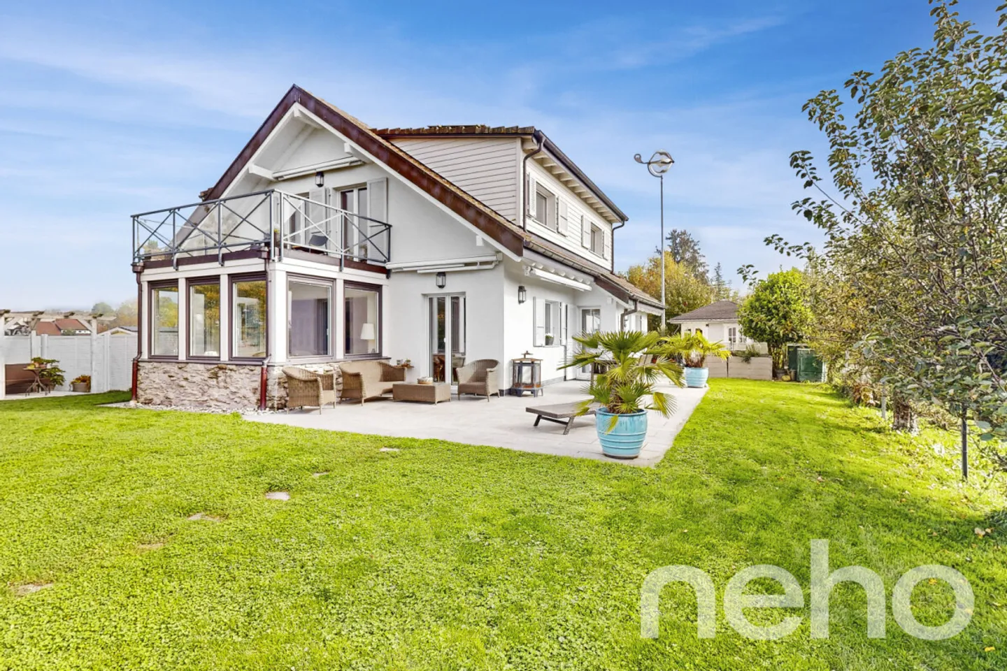 Superbe villa rénovée avec vue sur le lac - Photo 2 sur 13