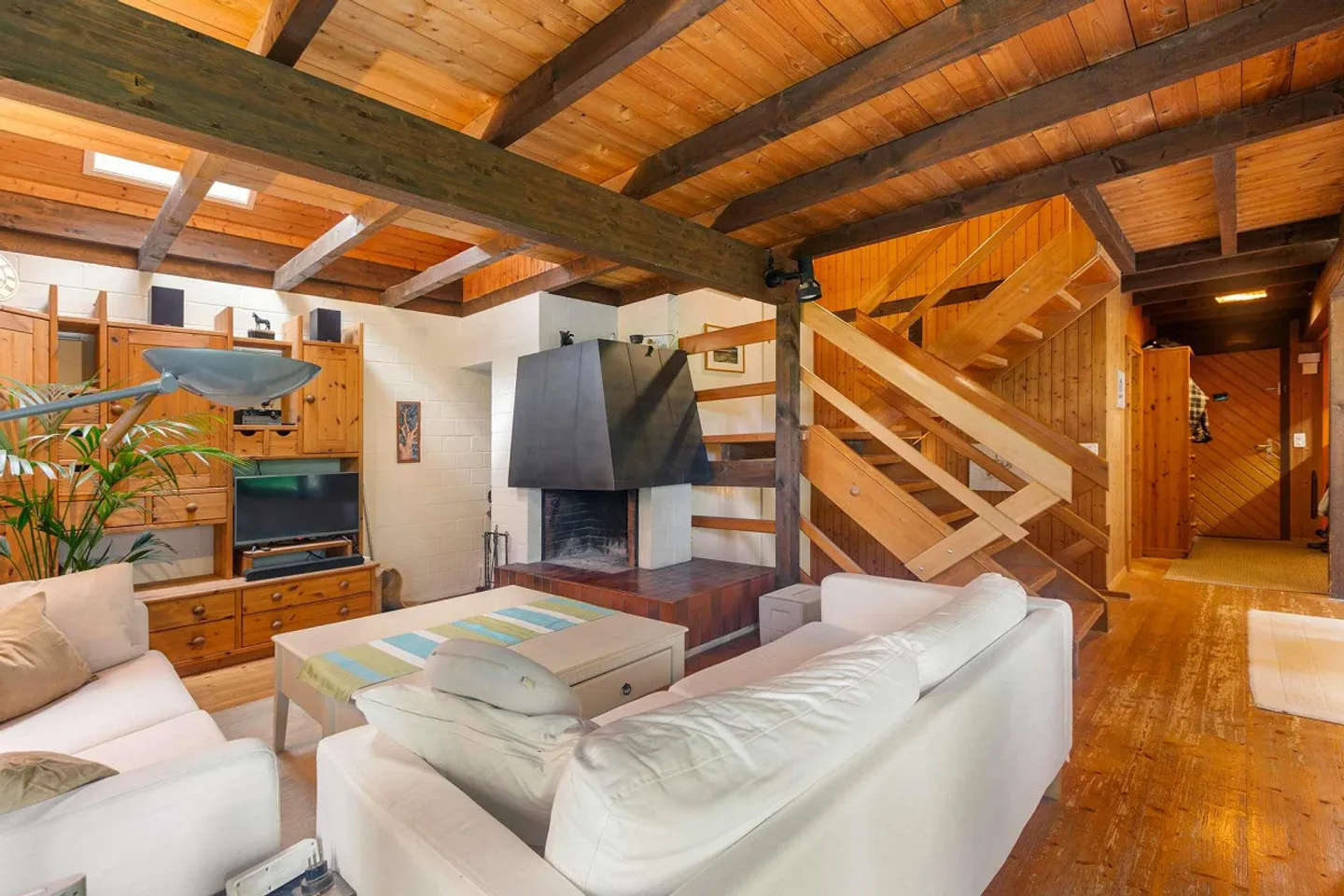 Casa unifamiliare con potenziale di sviluppo - Foto 3 di 10