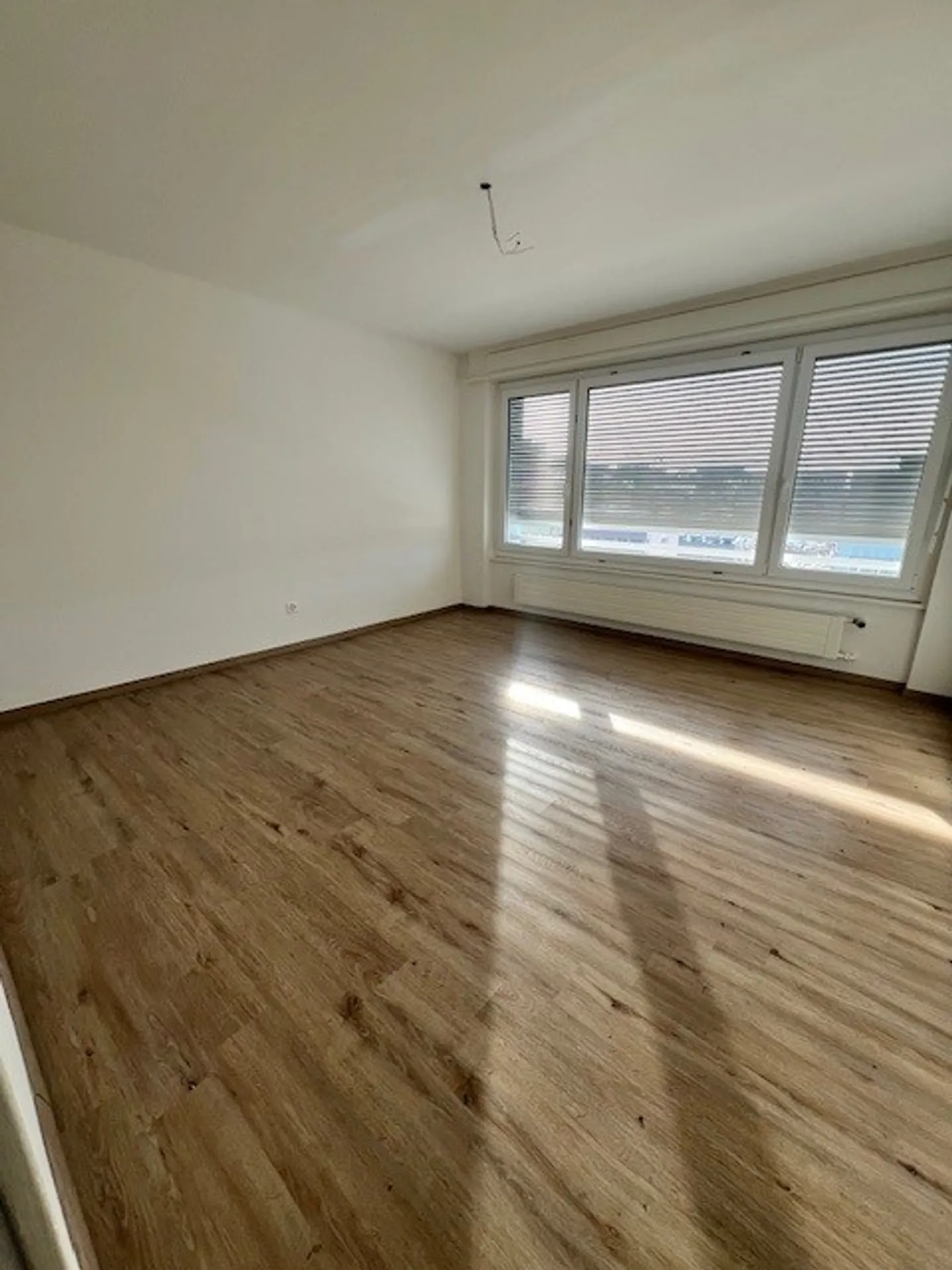 Schöne 4,5-Zimmer-Wohnung in einem Gebäude mit Aufzug - Foto 5 von 7