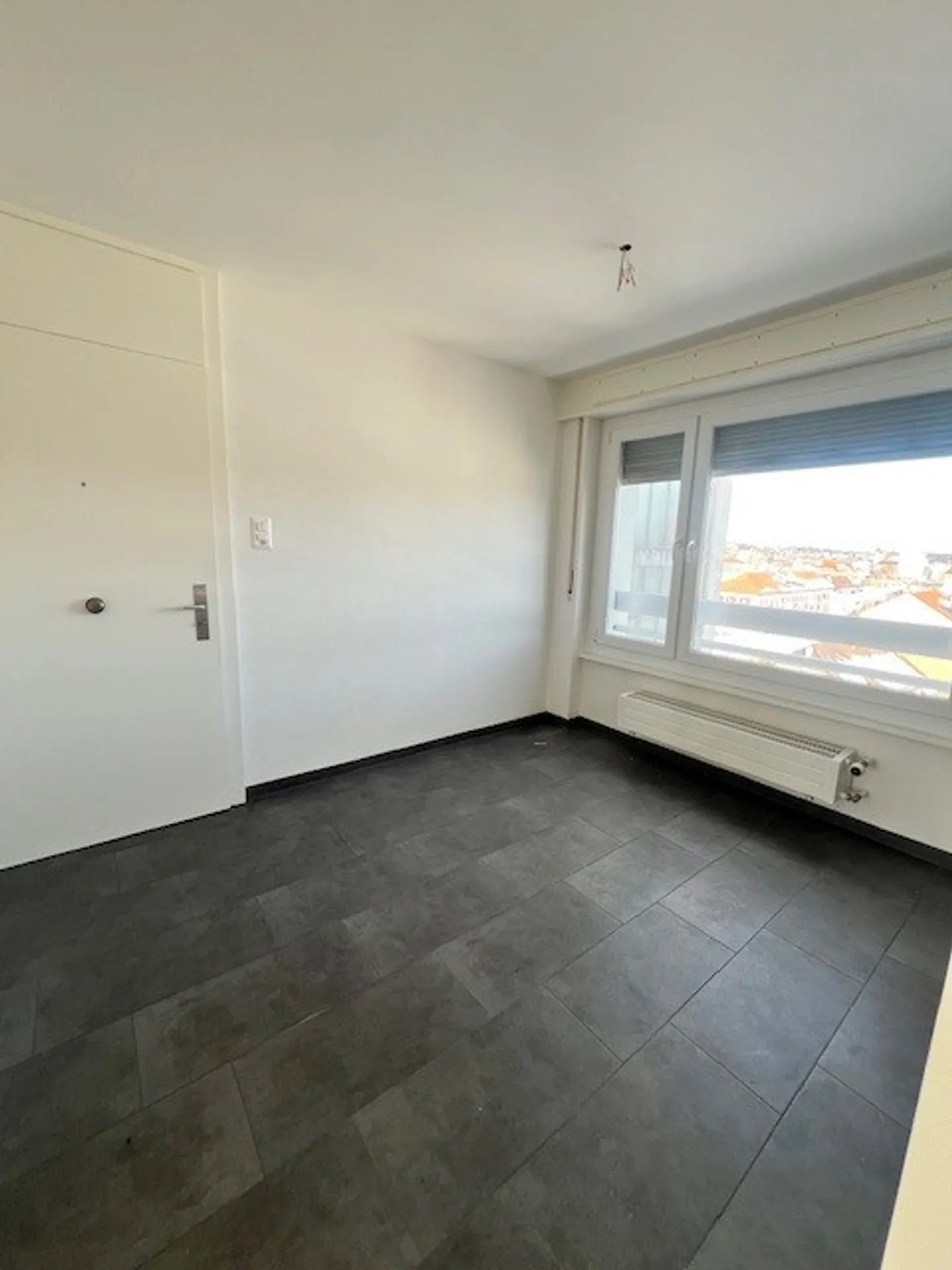 Schöne 4,5-Zimmer-Wohnung in einem Gebäude mit Aufzug - Foto 7 von 7