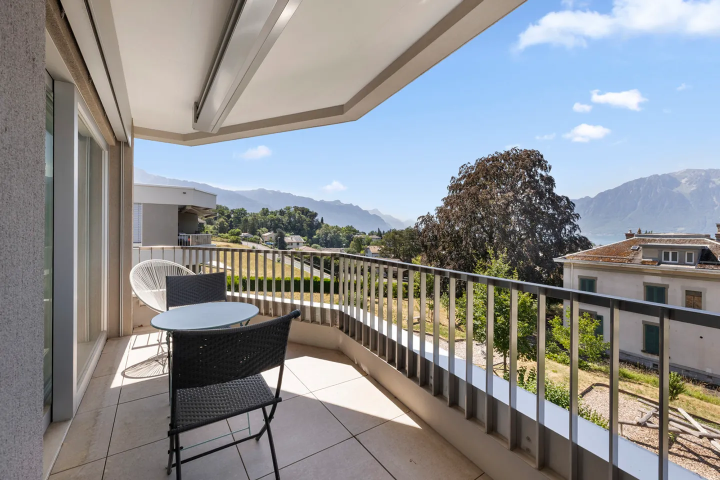 Elegant 3.5-room penthouse with lake view in Vevey - Photo 27 of 34
