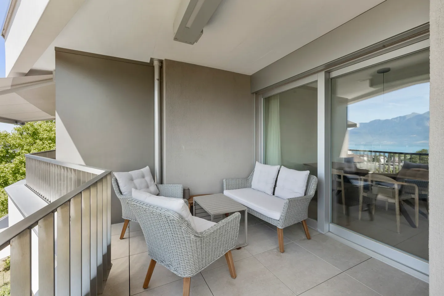 Elegant 3.5-room penthouse with lake view in Vevey - Photo 28 of 34