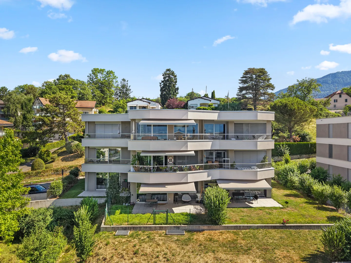 Elegant 3.5-room penthouse with lake view in Vevey - Photo 29 of 34