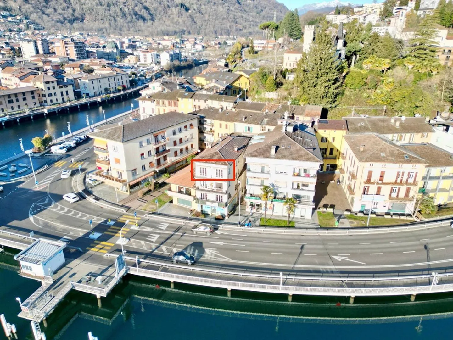 Appartamento completamente ristrutturato con vista lago a Ponte Tresa - Foto 4 di 13