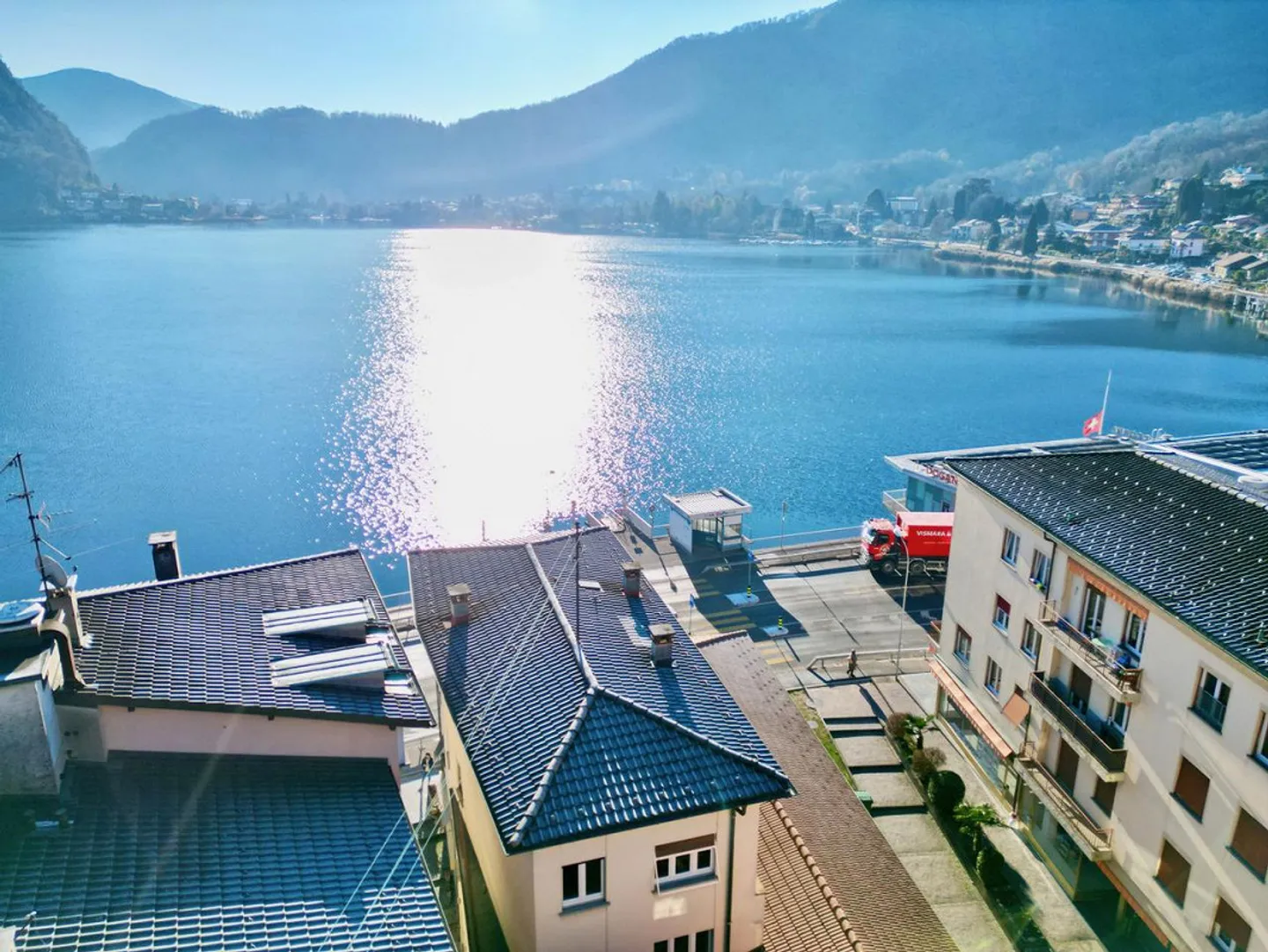 Appartamento completamente ristrutturato con vista lago a Ponte Tresa - Foto 5 di 13