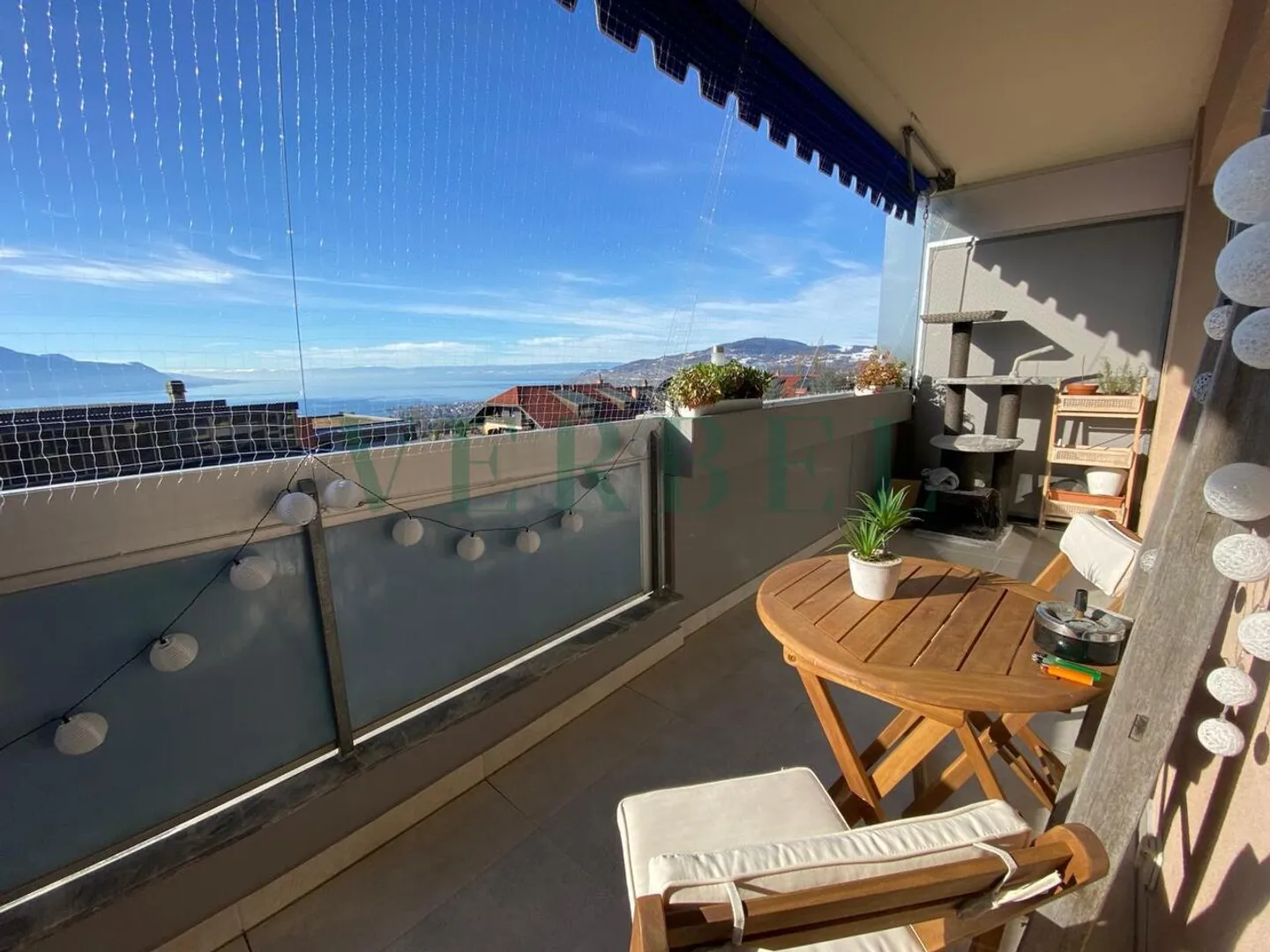 Beautiful renovated 3.5-room apartment with magnificent lake view - Photo 9 of 11