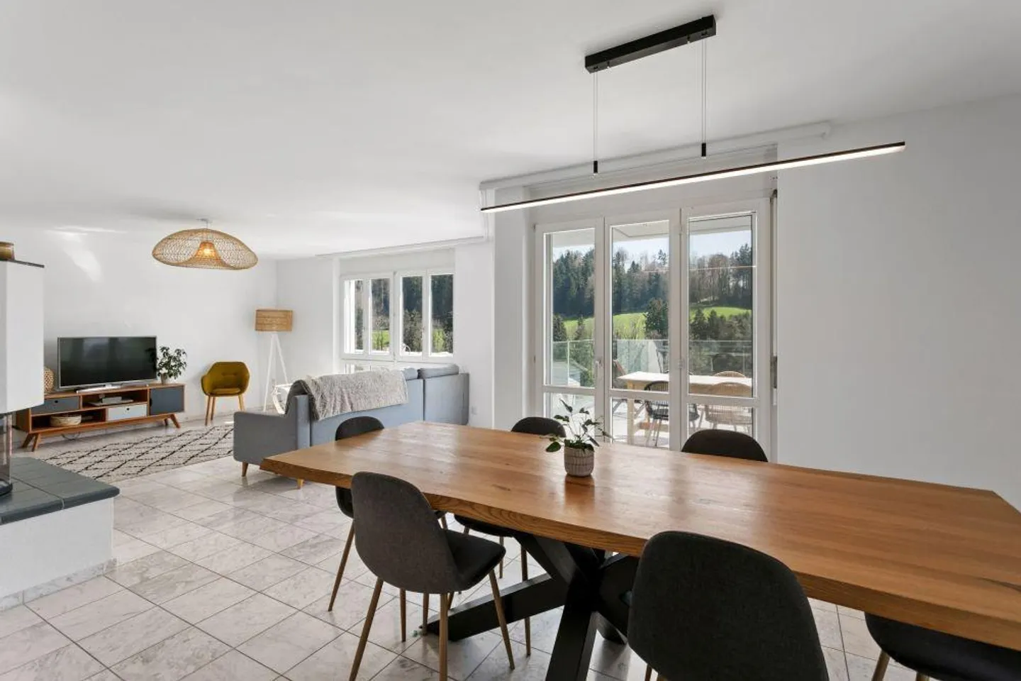 Ampia casa familiare in zona tranquilla - Foto 4 di 12