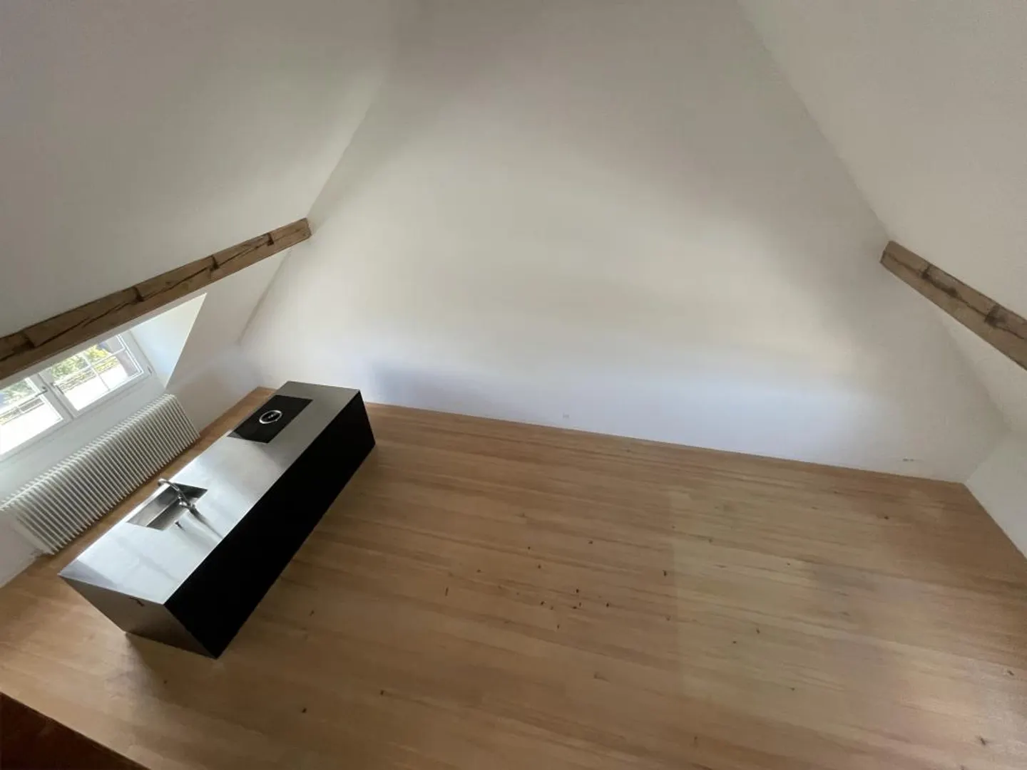 Loft-style 2.5-room penthouse with gallery and charm - Photo 7 of 15