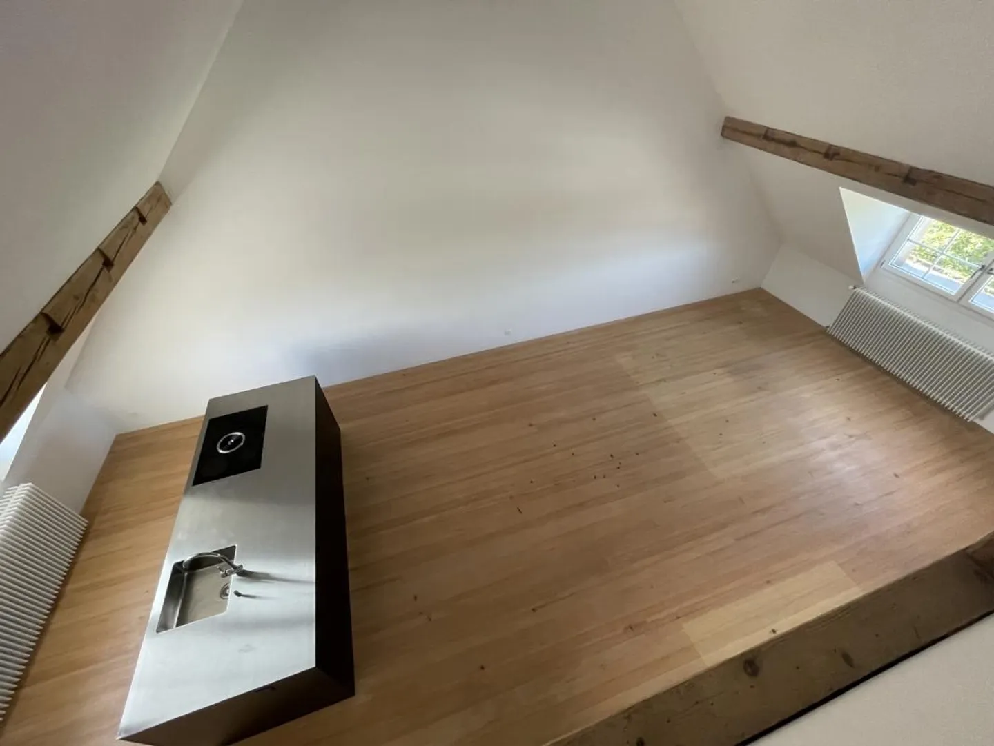 Loft-style 2.5-room penthouse with gallery and charm - Photo 8 of 15