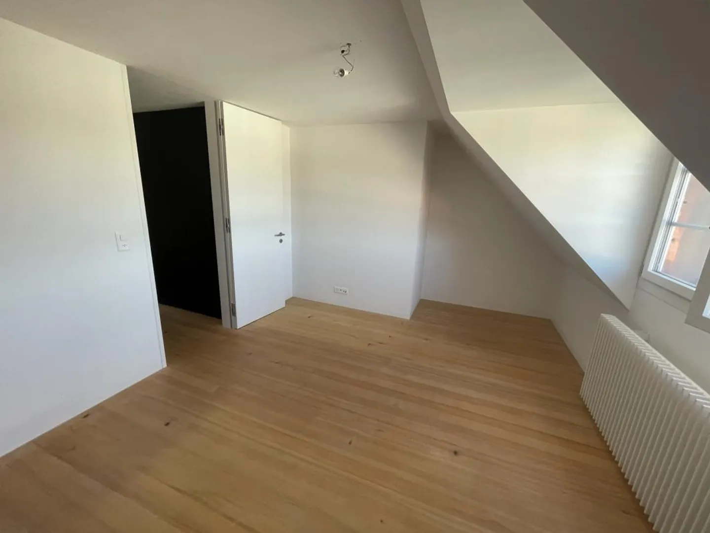 Loft-style 2.5-room penthouse with gallery and charm - Photo 10 of 15