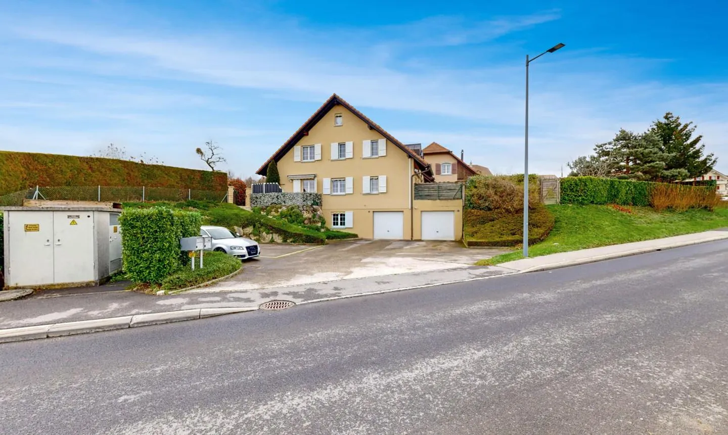 Pretty semi-detached house with 5.5 rooms in absolute calm in Sullens - Photo 2 of 13