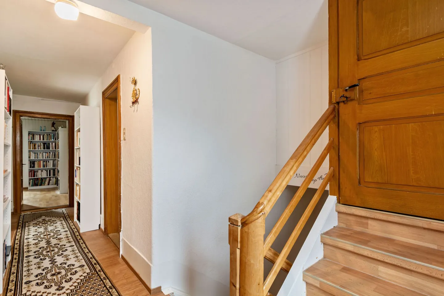 Court, large house with 2 apartments, garages and workshop - Photo 6 of 16