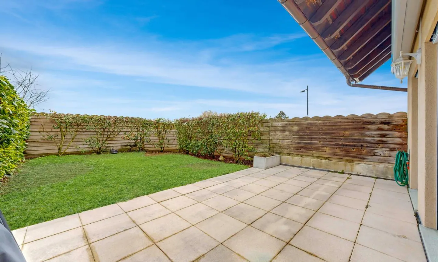 Pretty semi-detached house with 5.5 rooms in absolute calm in Sullens - Photo 4 of 13