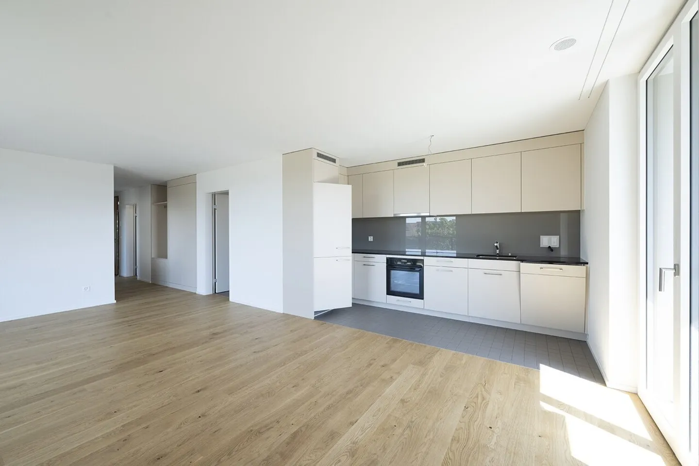 AUTUMN PROMOTION - 1 Month Free Living and CHF 1,000 Coop Voucher - FIRST RENTAL BAHNWEID in Deitingen HIGH-QUALITY LIVING IN MODERN ARCHITECTURE - Photo 4 of 13