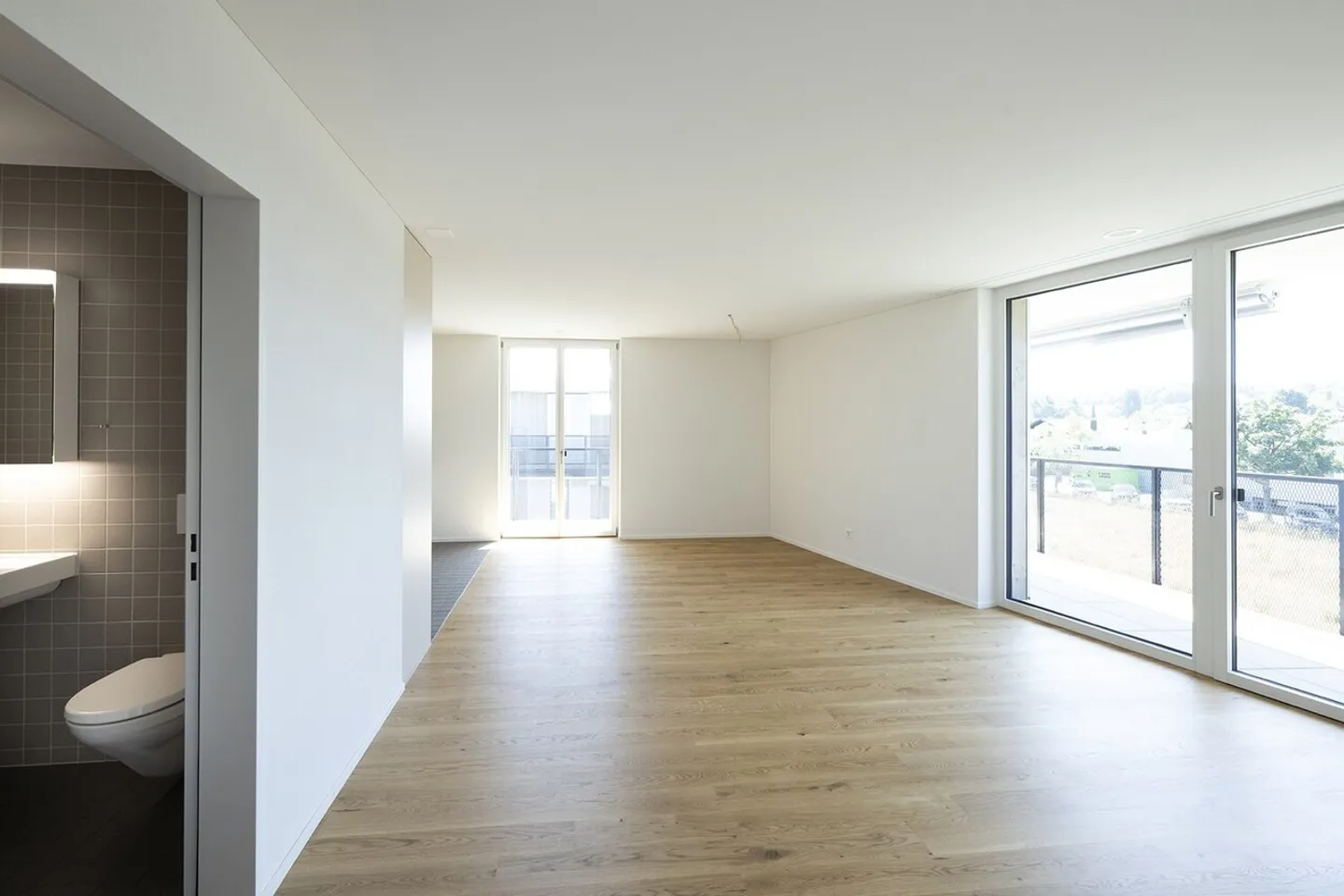 AUTUMN PROMOTION - 1 Month Free Living and CHF 1,000 Coop Voucher - FIRST RENTAL BAHNWEID in Deitingen HIGH-QUALITY LIVING IN MODERN ARCHITECTURE - Photo 12 of 13
