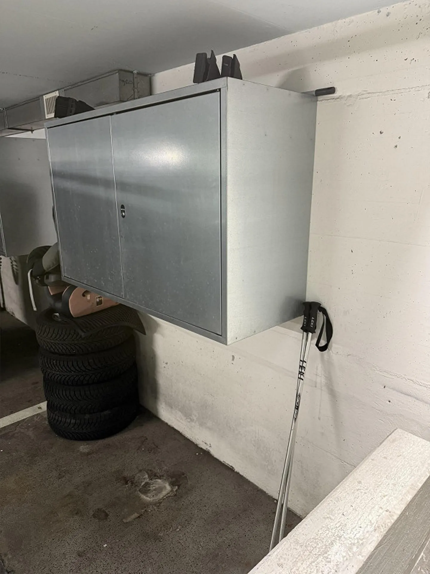 Parking space with box for rent in Baar - Photo 2 of 2