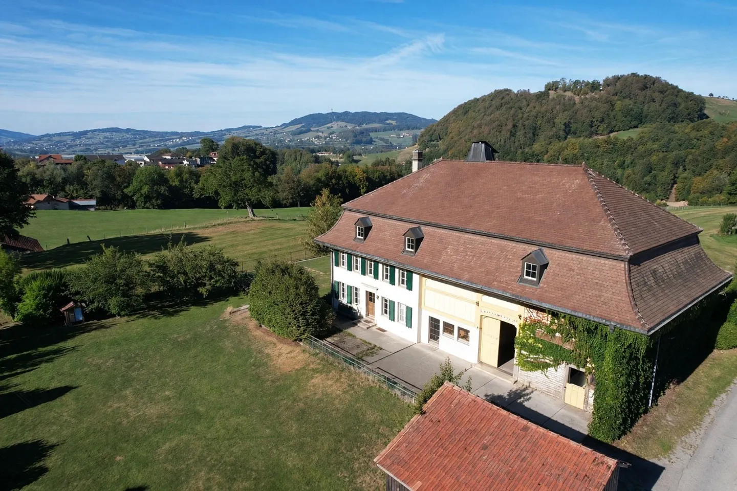 For Sale Beautiful Property La Roche - Photo 1 of 6