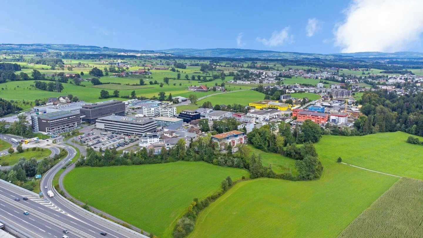 Building permit available | approximately 2,900 m² usable area | 48 parking spaces - Photo 2 of 3