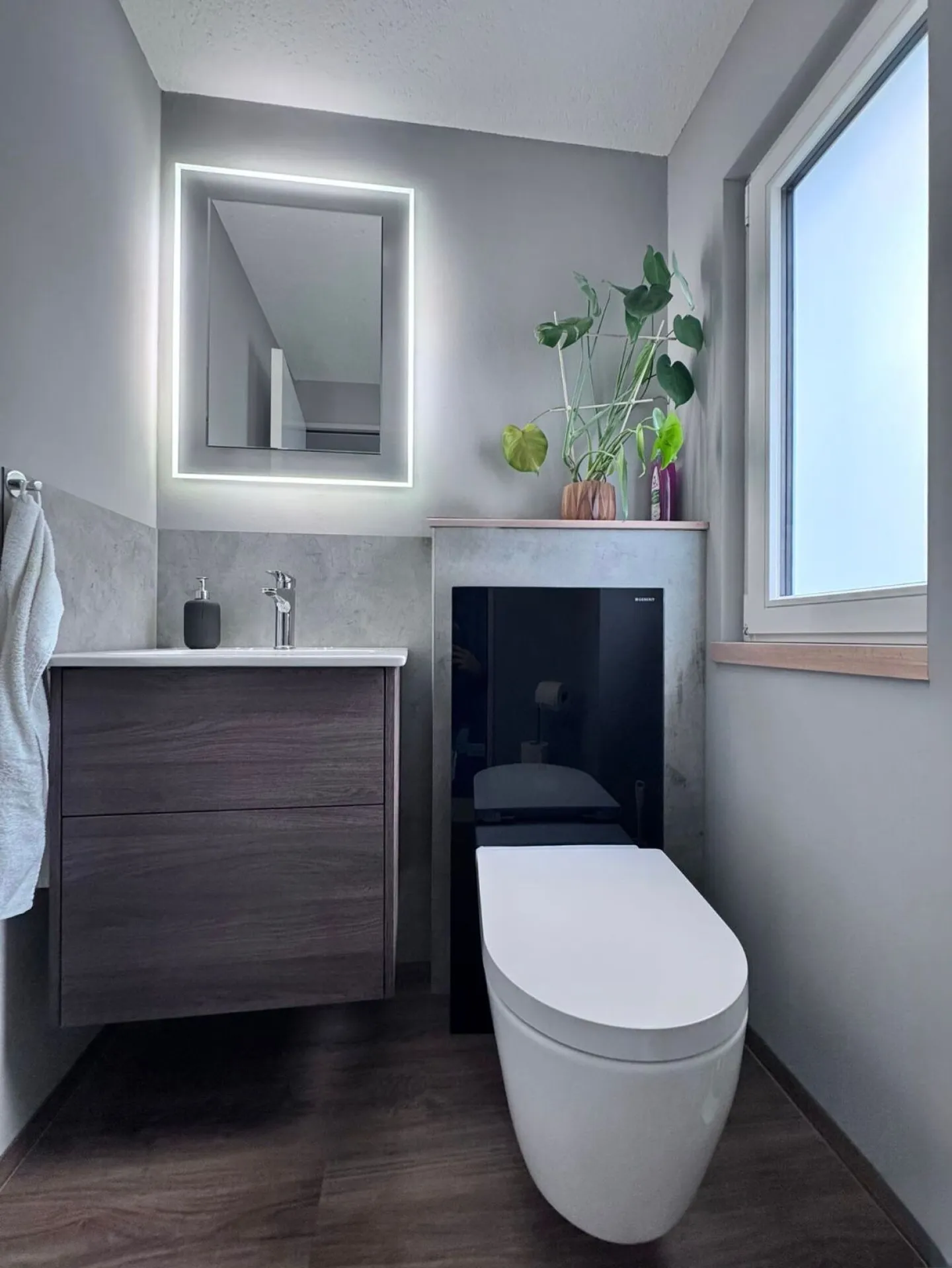 Maison semi-détachée de 4,5 pièces avec 3 places de parking, système photovoltaïque, véranda, cheminée, sauna et jardin - Photo 5 sur 24
