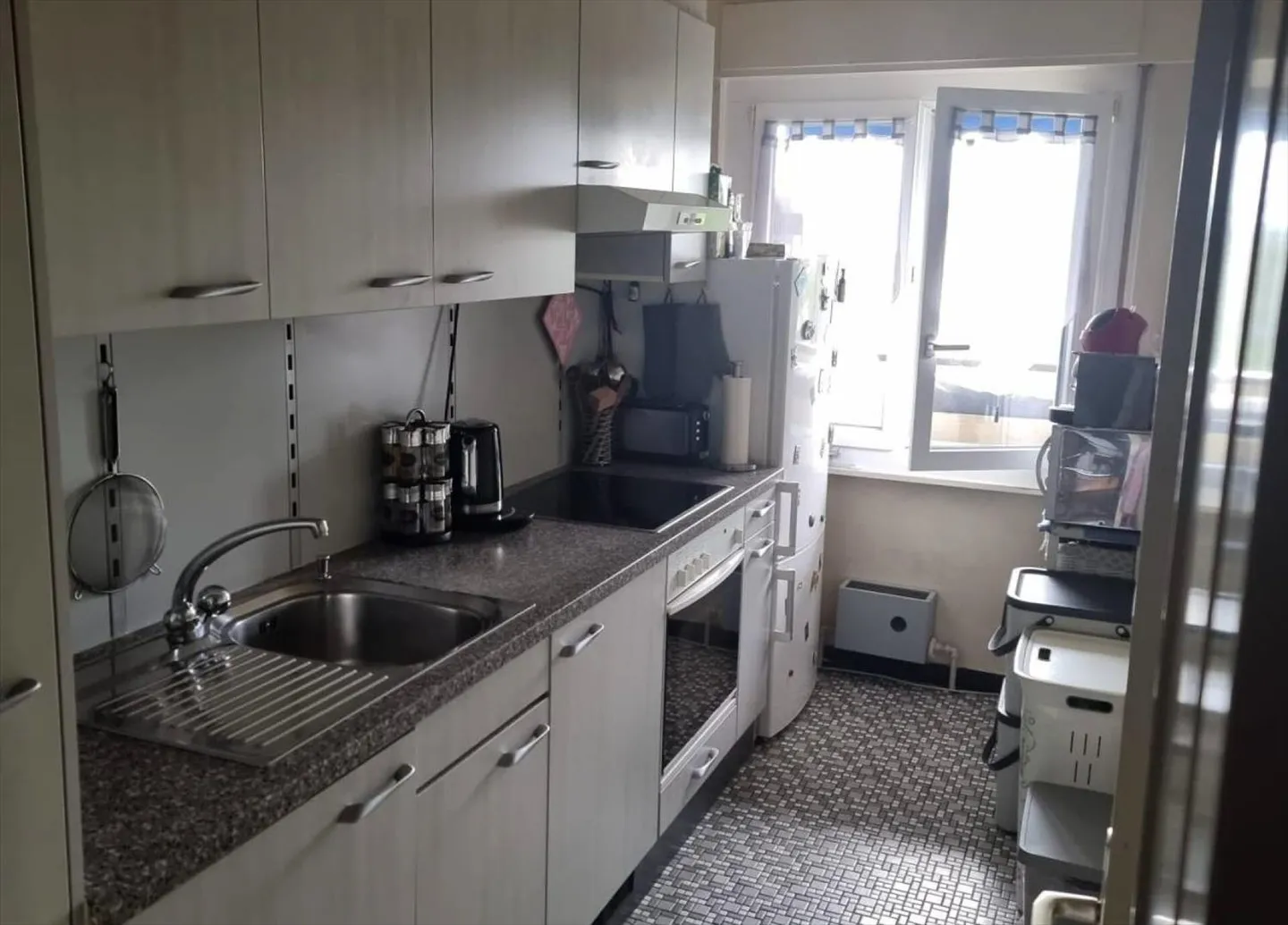 3.5-ROOM APARTMENT - Photo 4 of 12