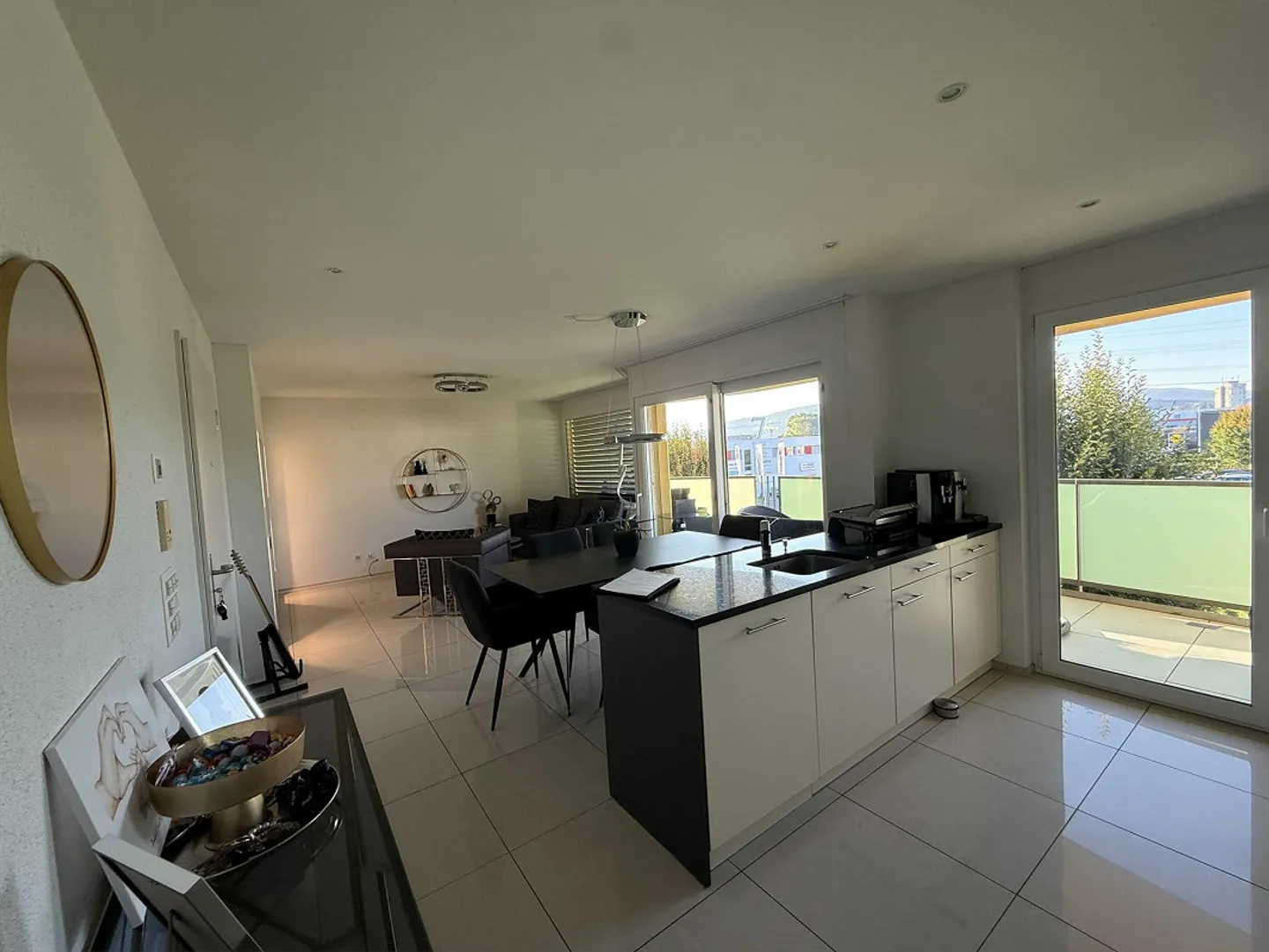 Moderne 4.5-Zimmerwohnung mit Terrasse - Foto 1 von 9