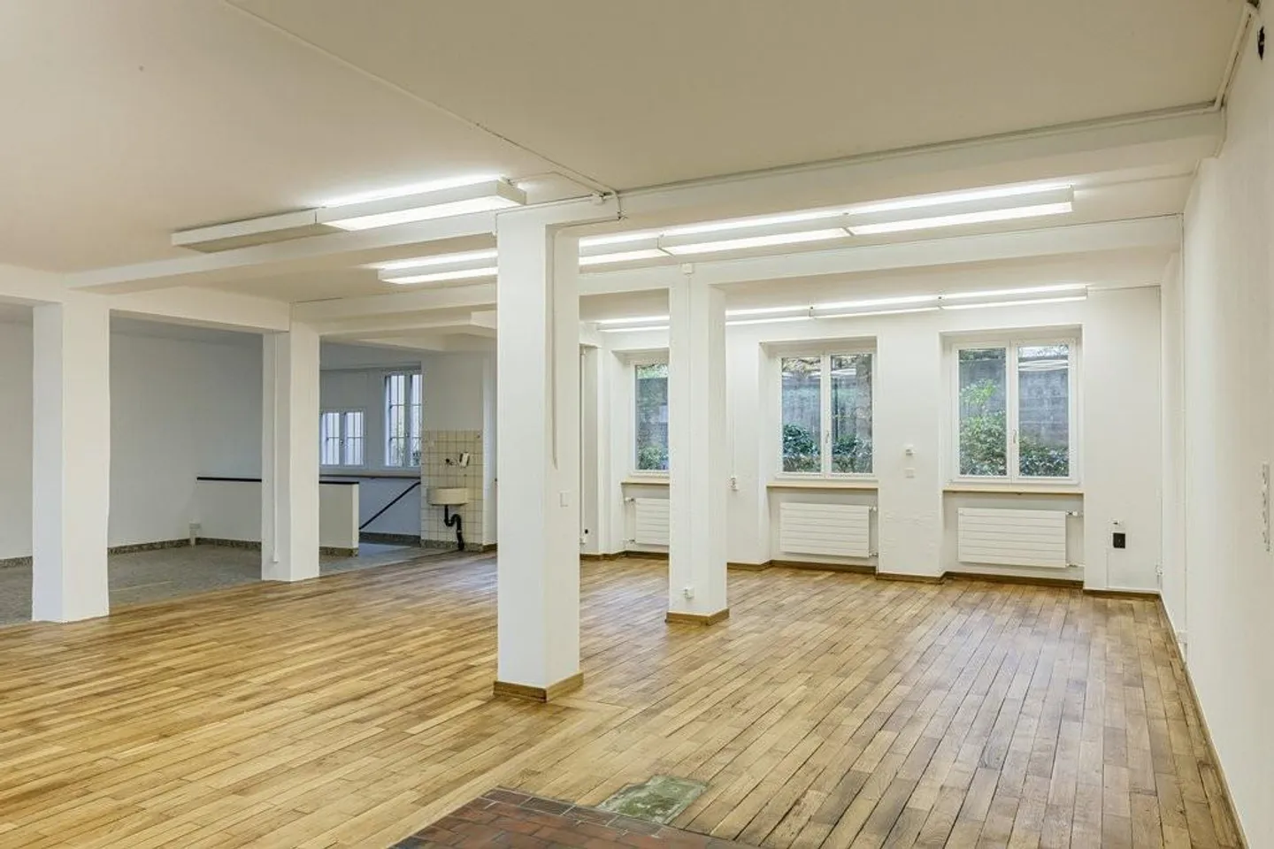 Uso versatile: Ex locali postali nel quartiere di Bachletten - Foto 2 di 7