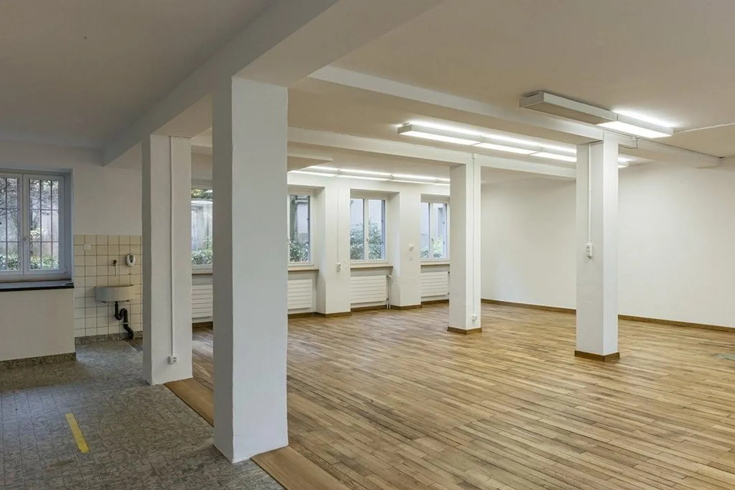 Uso versatile: Ex locali postali nel quartiere di Bachletten - Foto 6 di 7