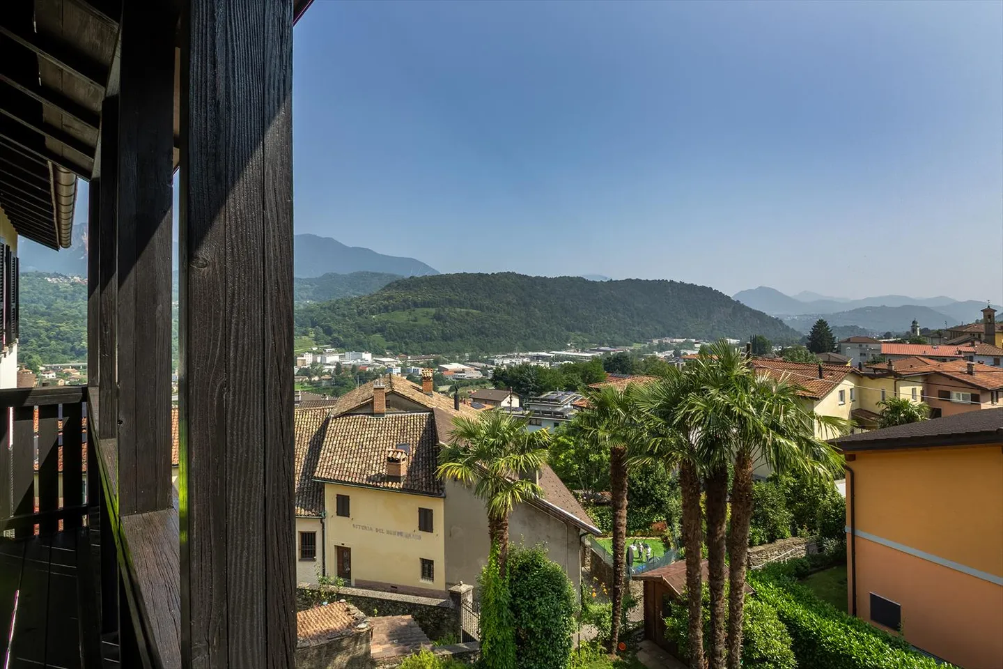 Casa a schiera con 12 stanze - Foto 7 di 11