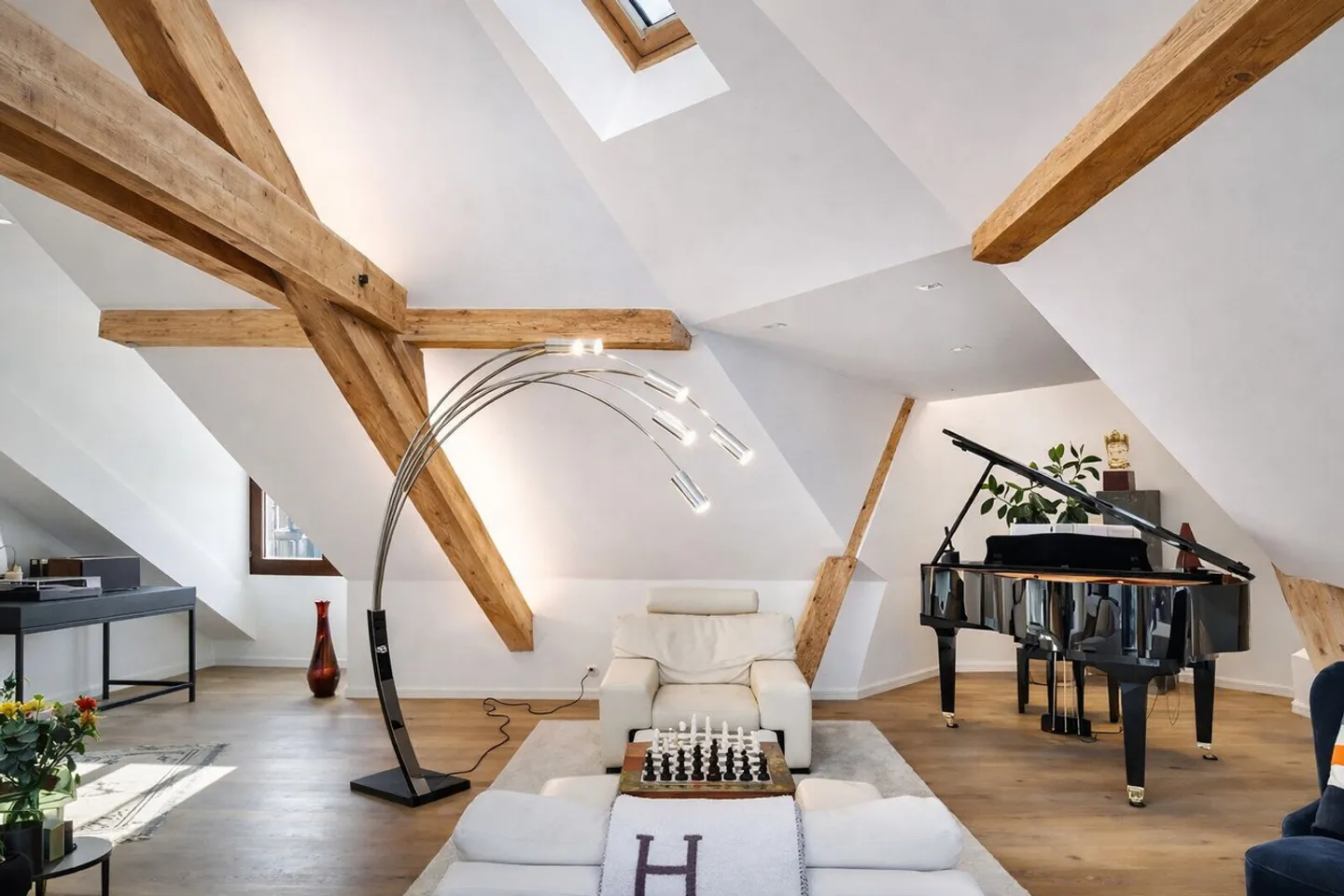 Off Market – Rare Charming Duplex in the Heart of the Old Town - Photo 2 of 10