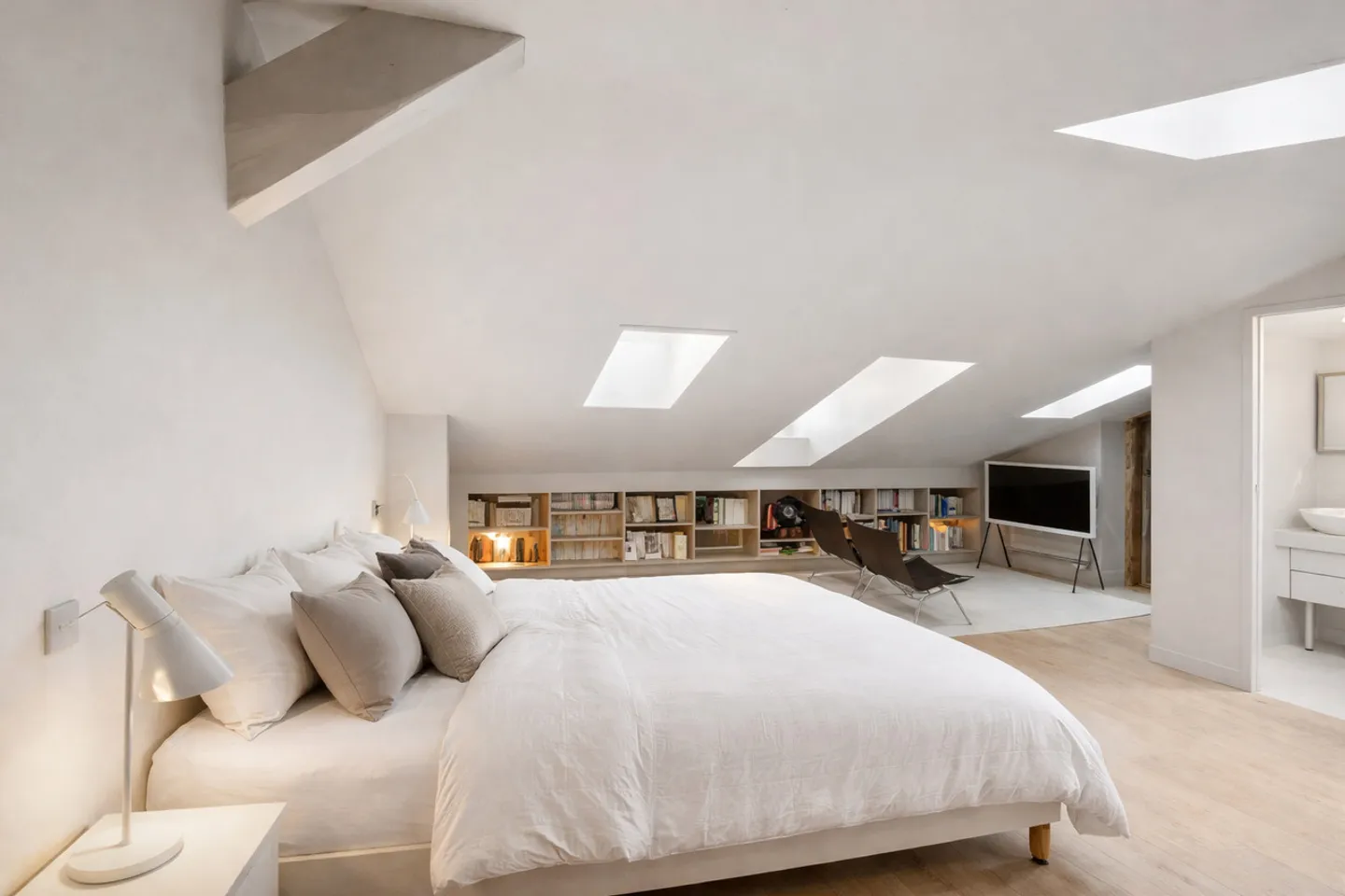 Off Market – Rare Charming Duplex in the Heart of the Old Town - Photo 8 of 10