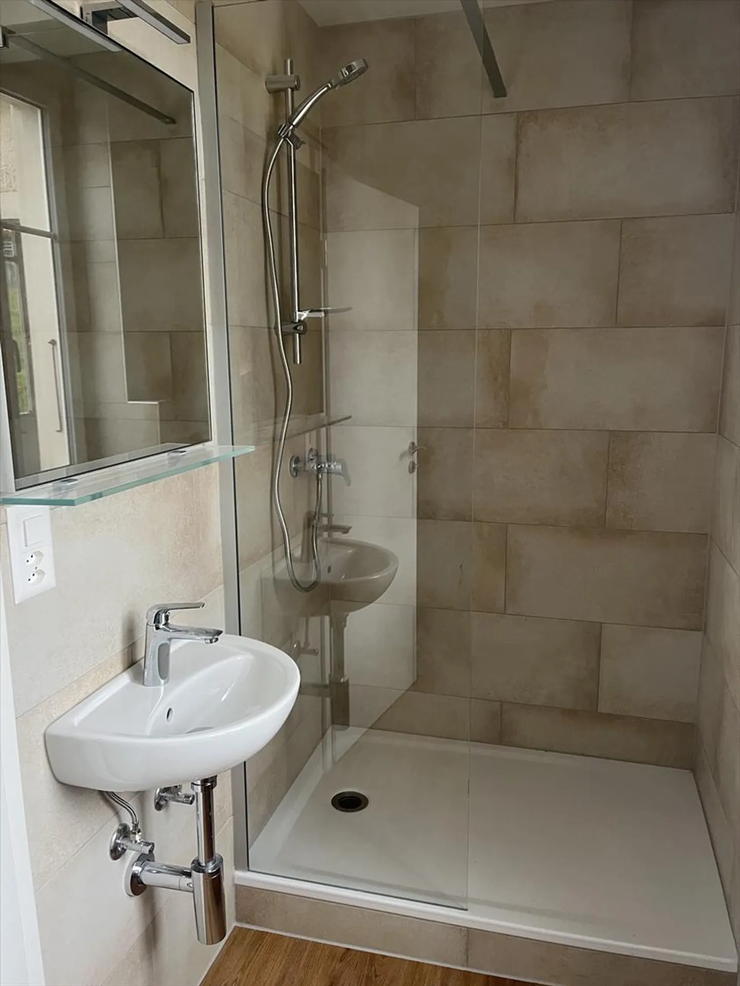 3-room apartment - Photo 1 of 12