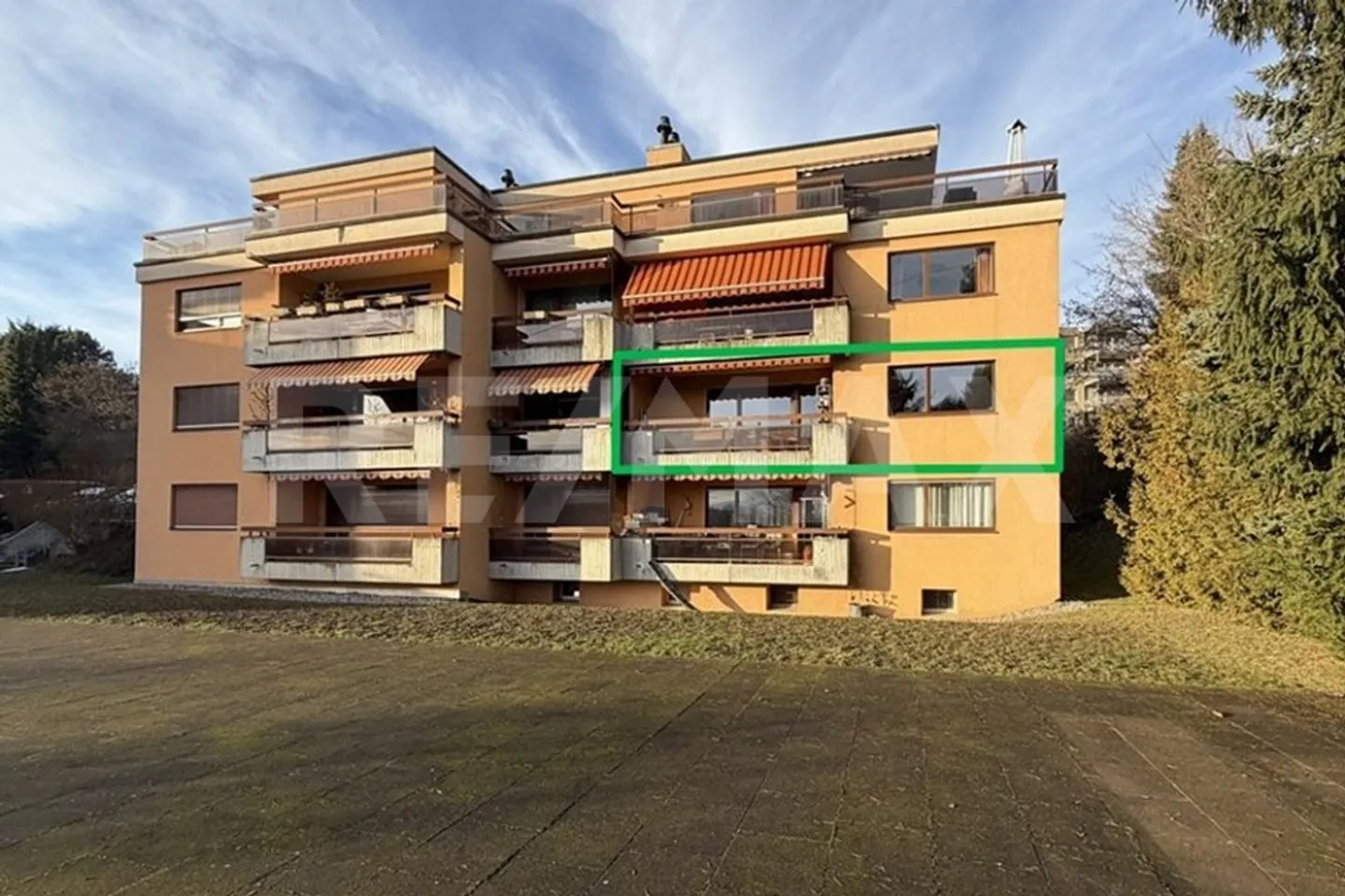 Appartement rénové avec balcon - Photo 1 sur 8