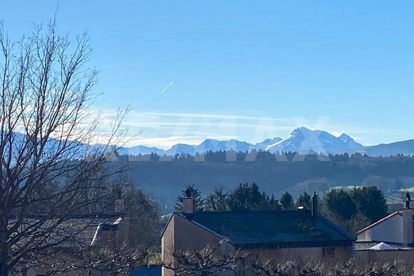 Appartement rénové avec balcon - Photo 2 sur 8