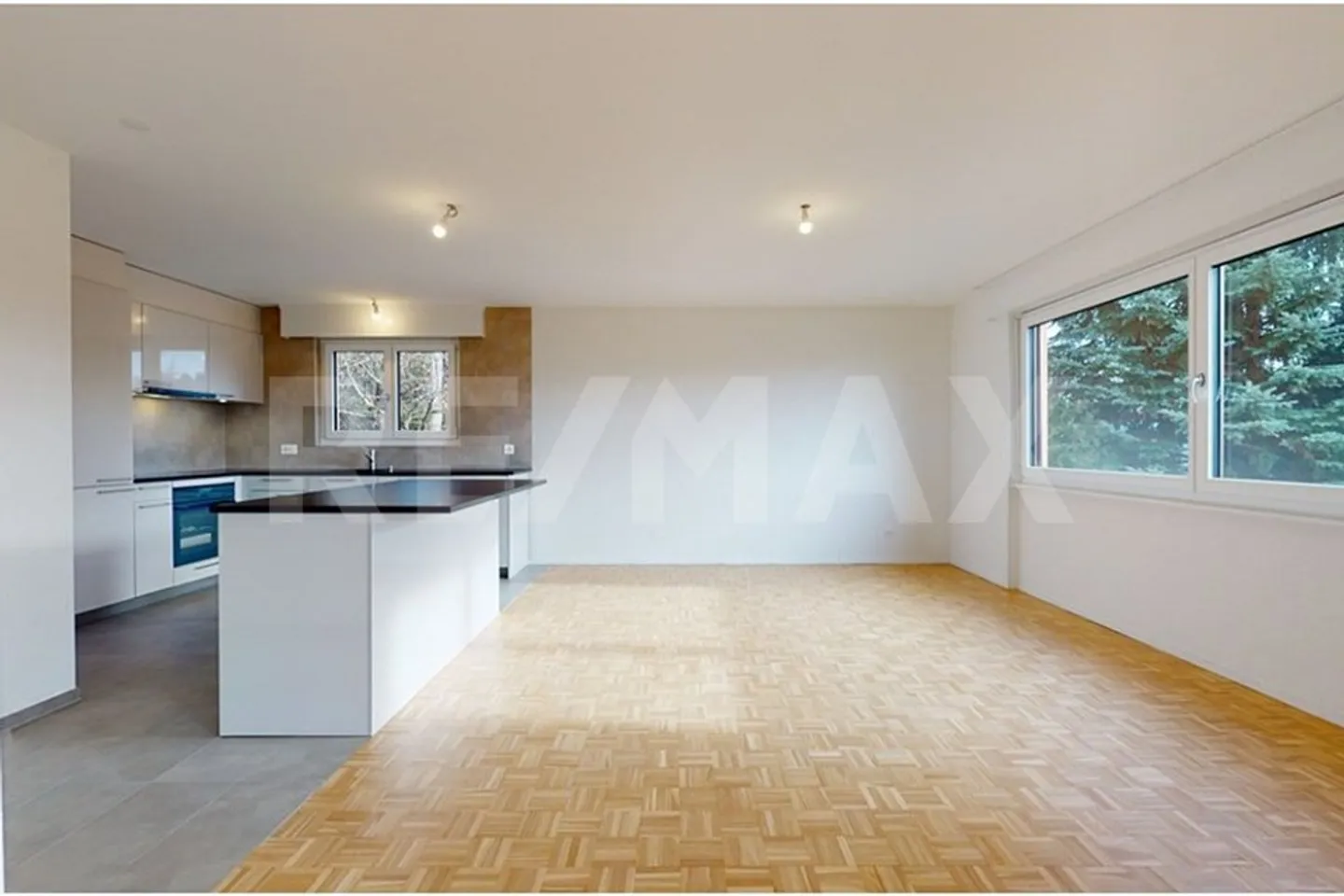 Appartement rénové avec balcon - Photo 6 sur 8