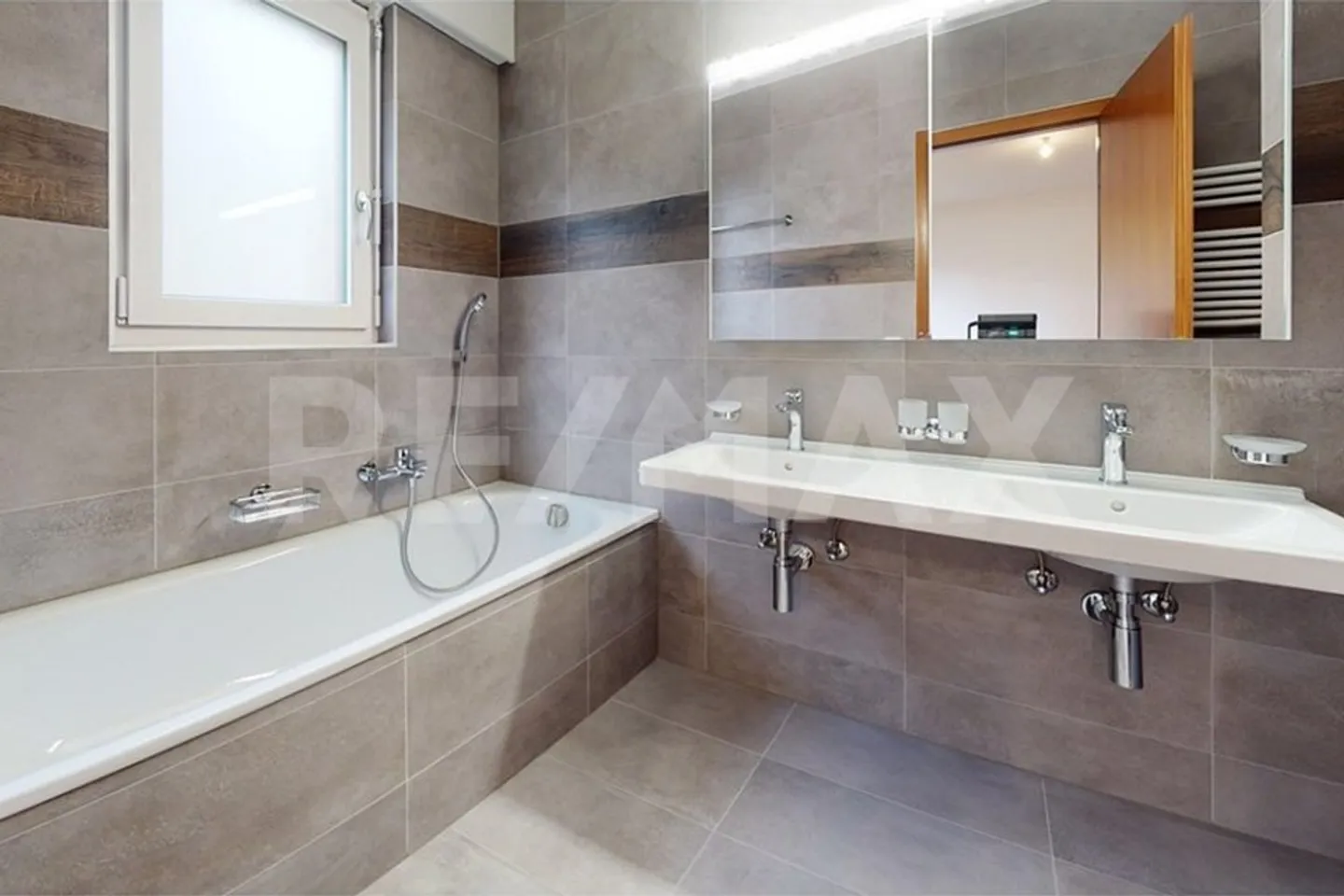 Appartement rénové avec balcon - Photo 8 sur 8