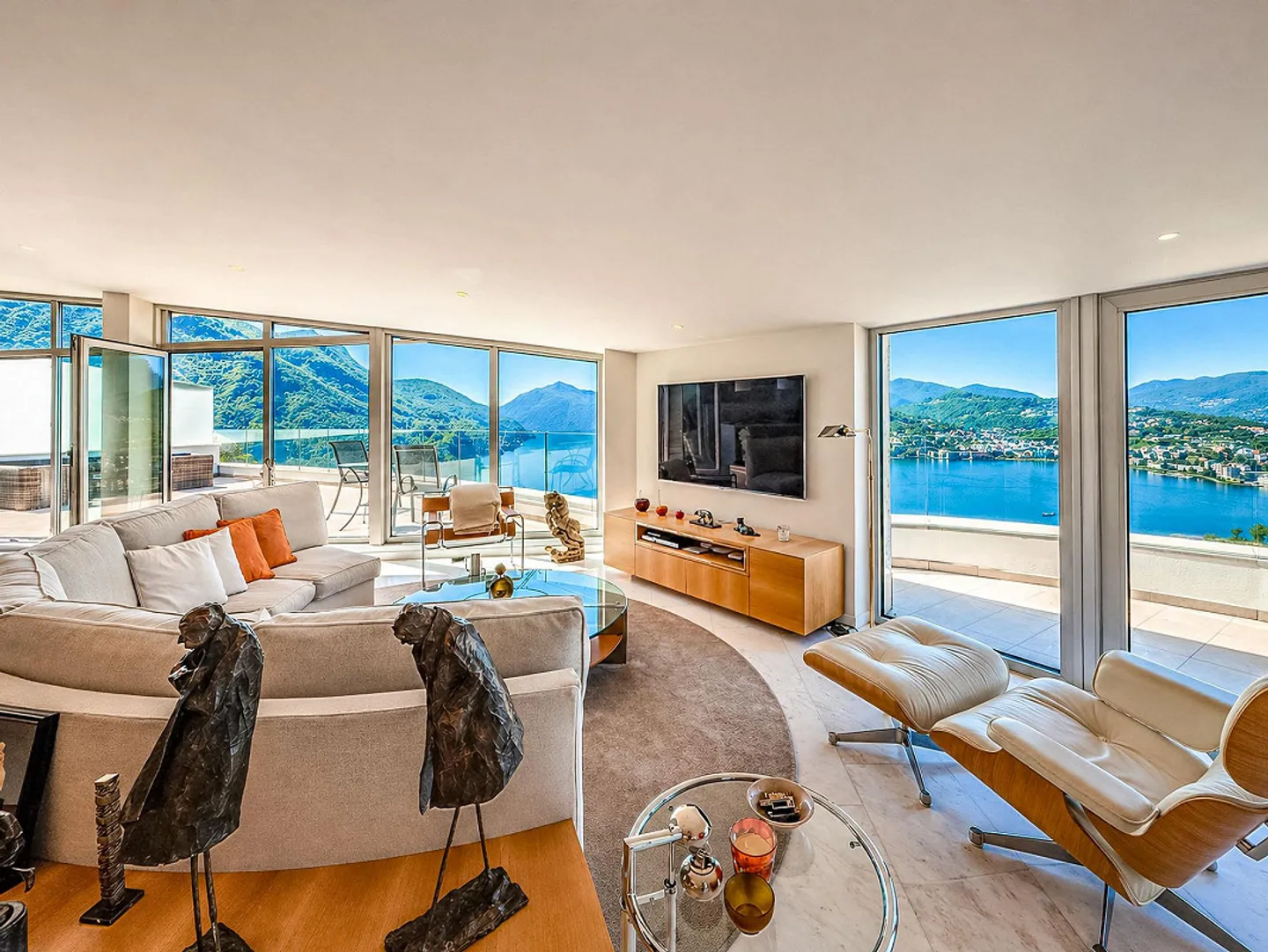 Appartamento Duplex di Lusso con Vista Lago - Foto 1 di 8
