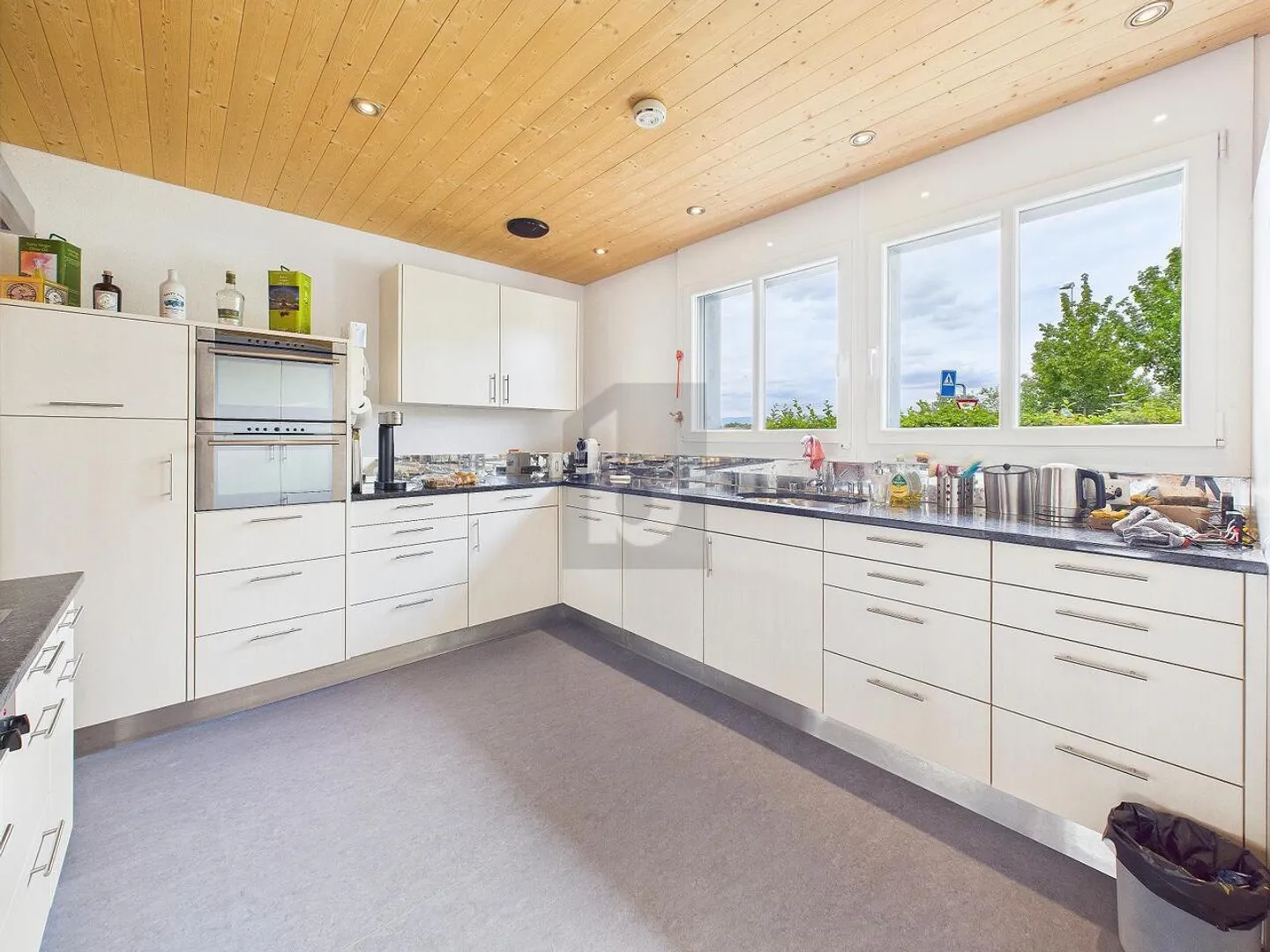 FAMILIAL AVEC BEAUCOUP D'ESPACE ET D'ENVIRONNEMENT! - Photo 3 sur 6