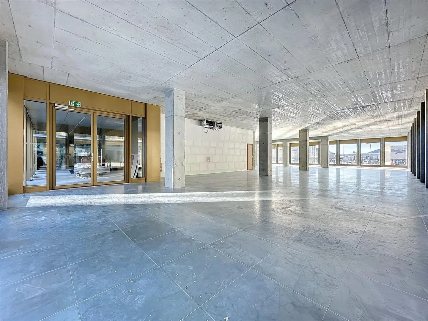 Superbe arcade commerciale de 271.11 m2 à louer dans le nouveau quartier Cour de Gare à Sion - Photo 3 sur 12