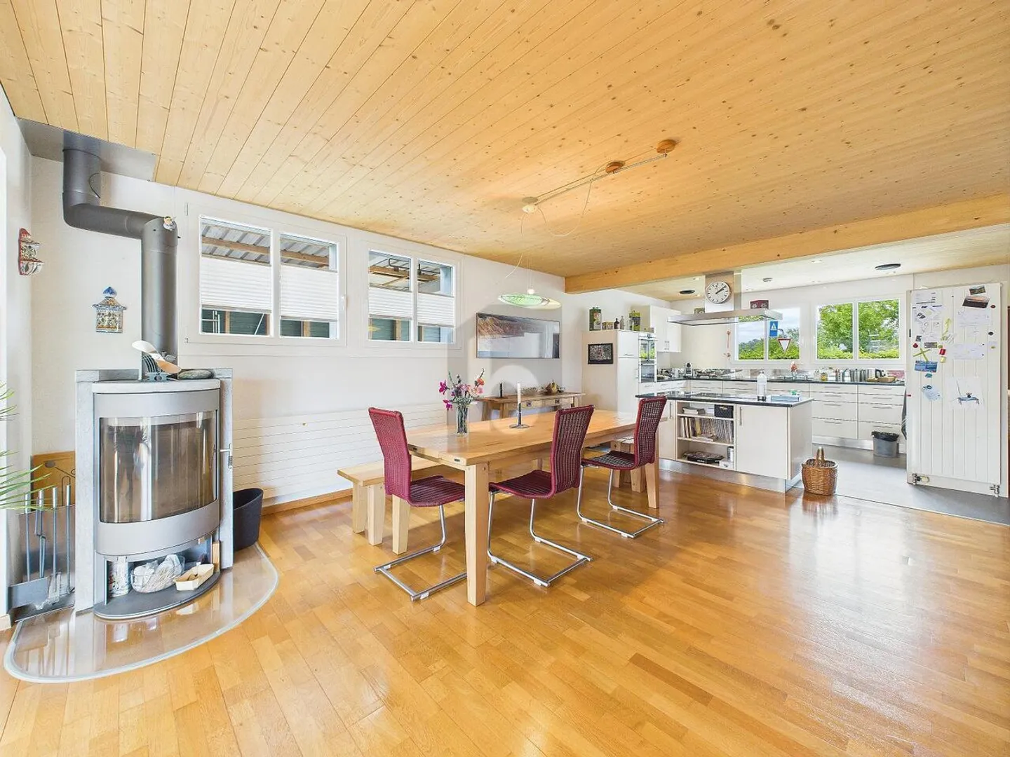 FAMILIAL AVEC BEAUCOUP D'ESPACE ET D'ENVIRONNEMENT! - Photo 5 sur 6